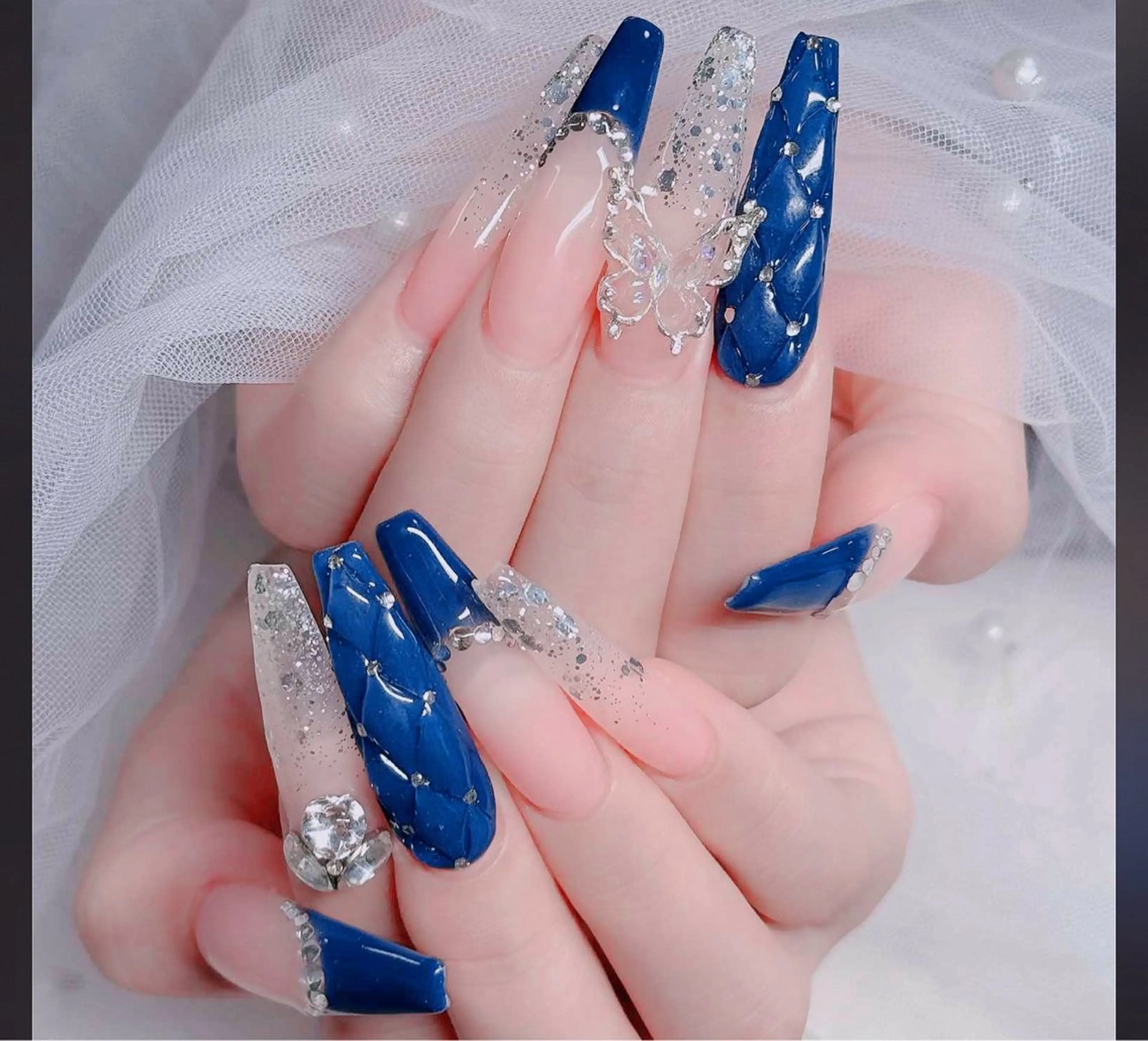 ネイル オーロラネイル フレンチネイル グラデーション 氷ネイル・うるうるネイル キラキラネイル ハンドネイル H.baby Nail Salon所属・H.baby Nail Salonのネイルデザイン