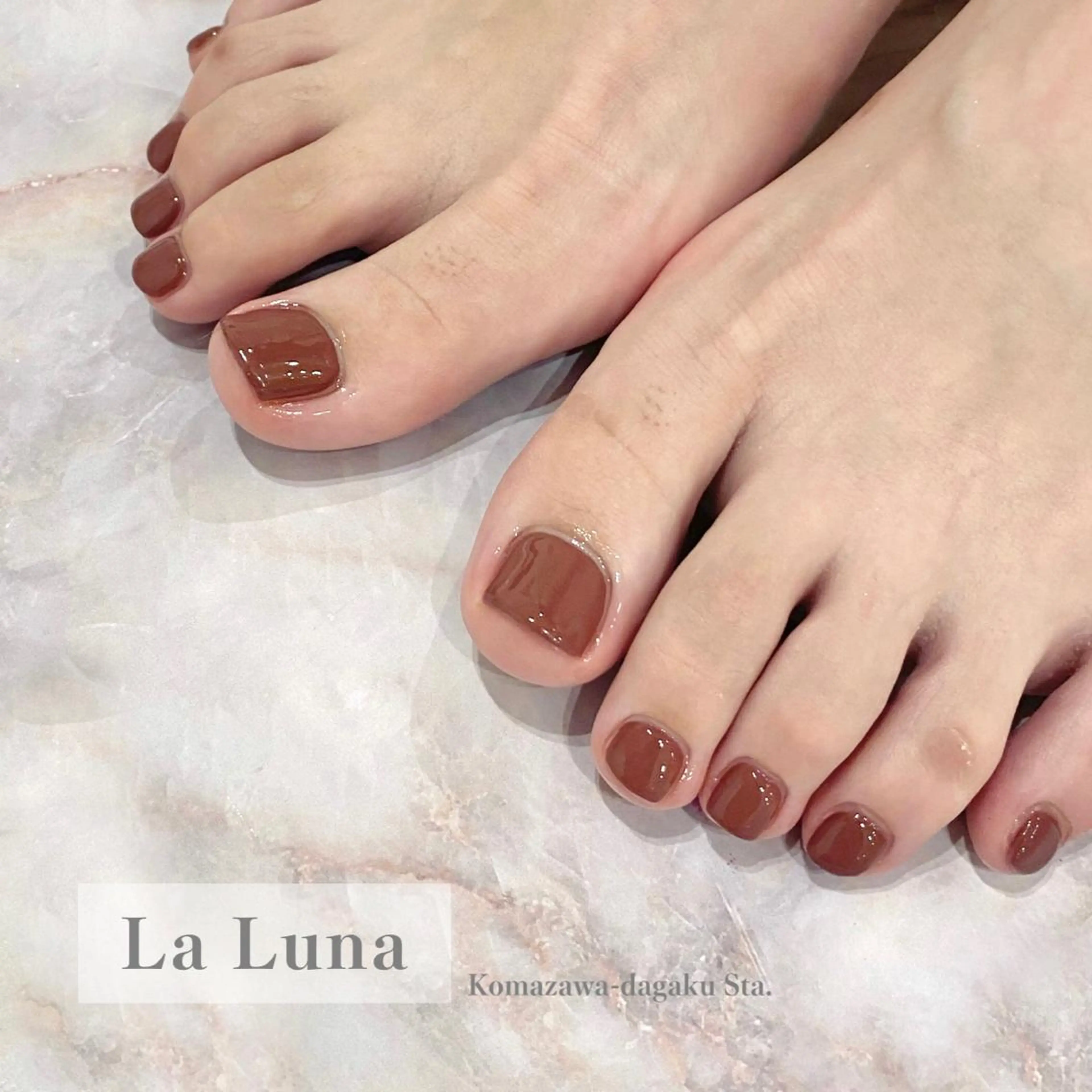 ネイル ワンカラーネイル フットネイル ＬａＬｕｎａ🌙 natsukiのネイルデザイン