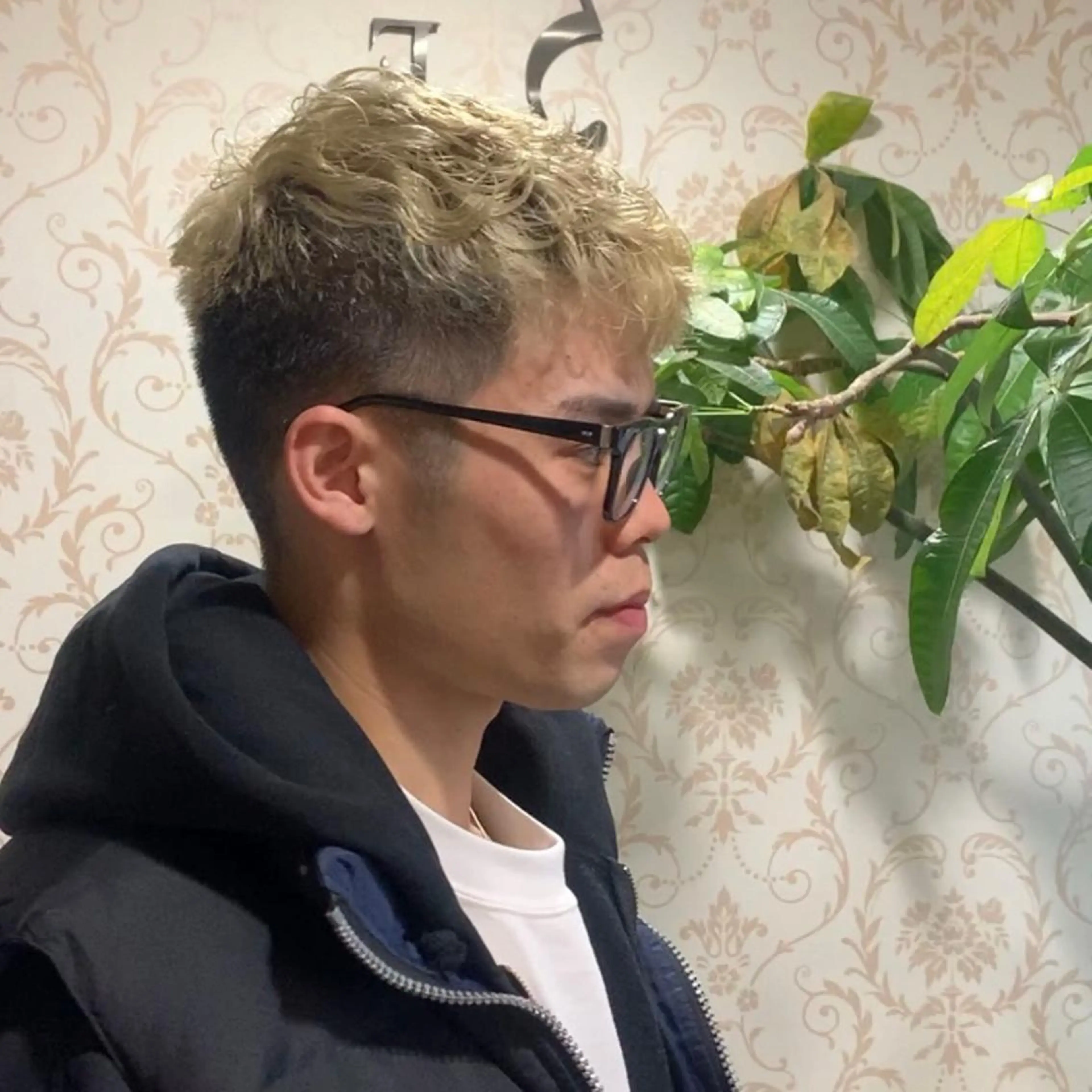 パーマ メンズ フェードカット メンズパーマ メンズ縮毛矯正 /メンズパーマ美容師のヘアスタイル