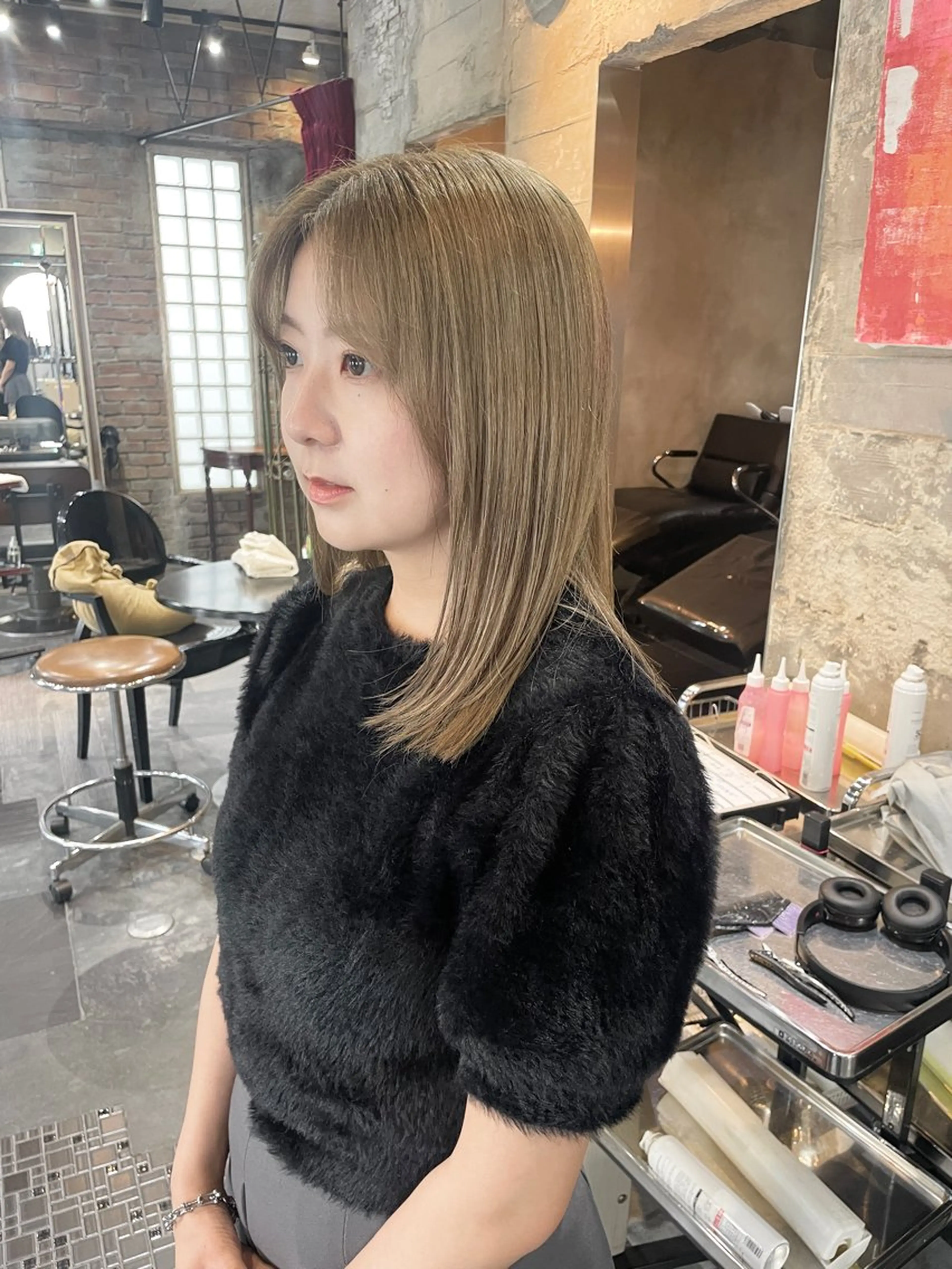 セミロング カラー ブリーチ＆縮毛矯正 🧸ともき🧸のヘアスタイル