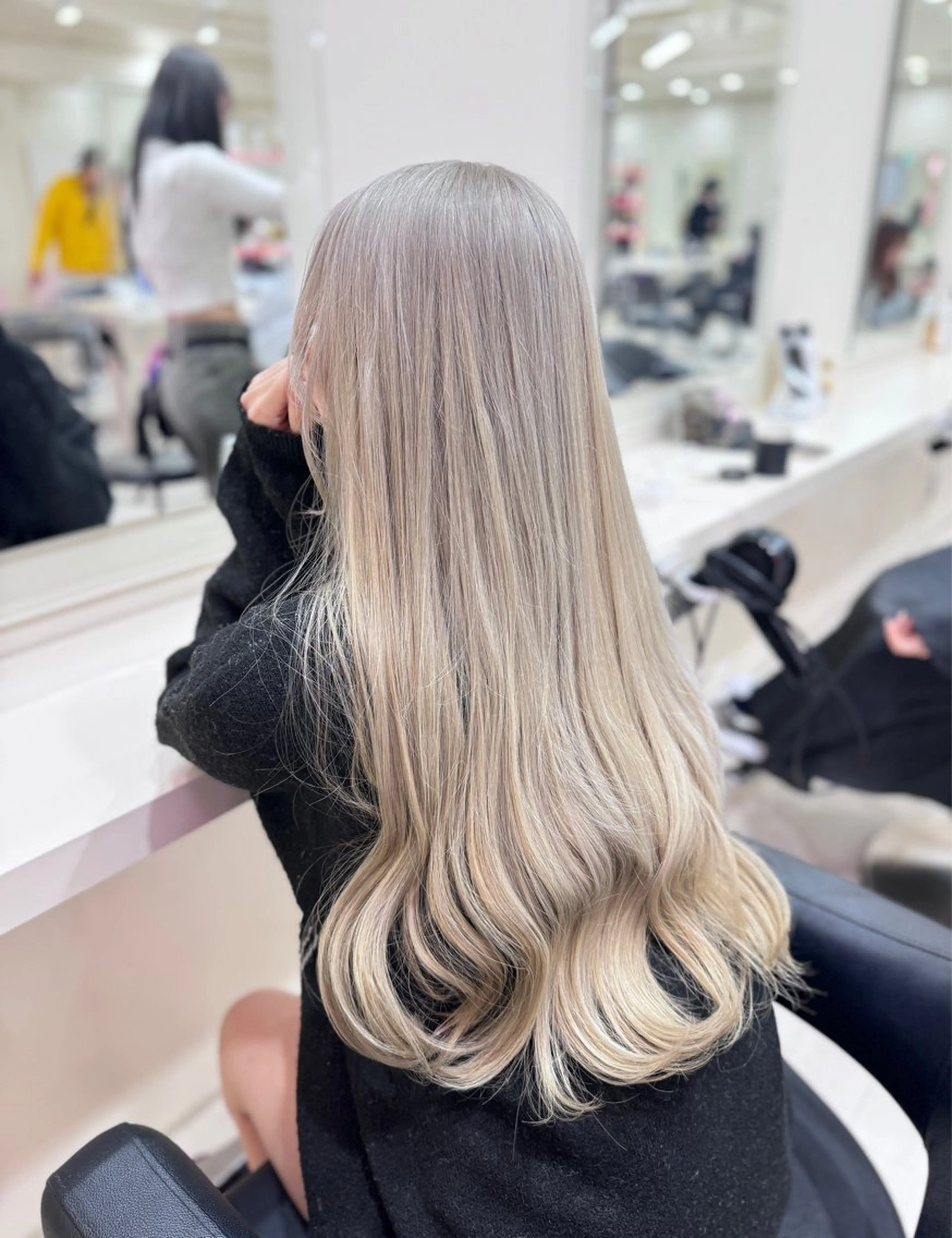ロング ヘアカラー 🎀淡めモテカラー WAKANA🎀のヘアスタイル