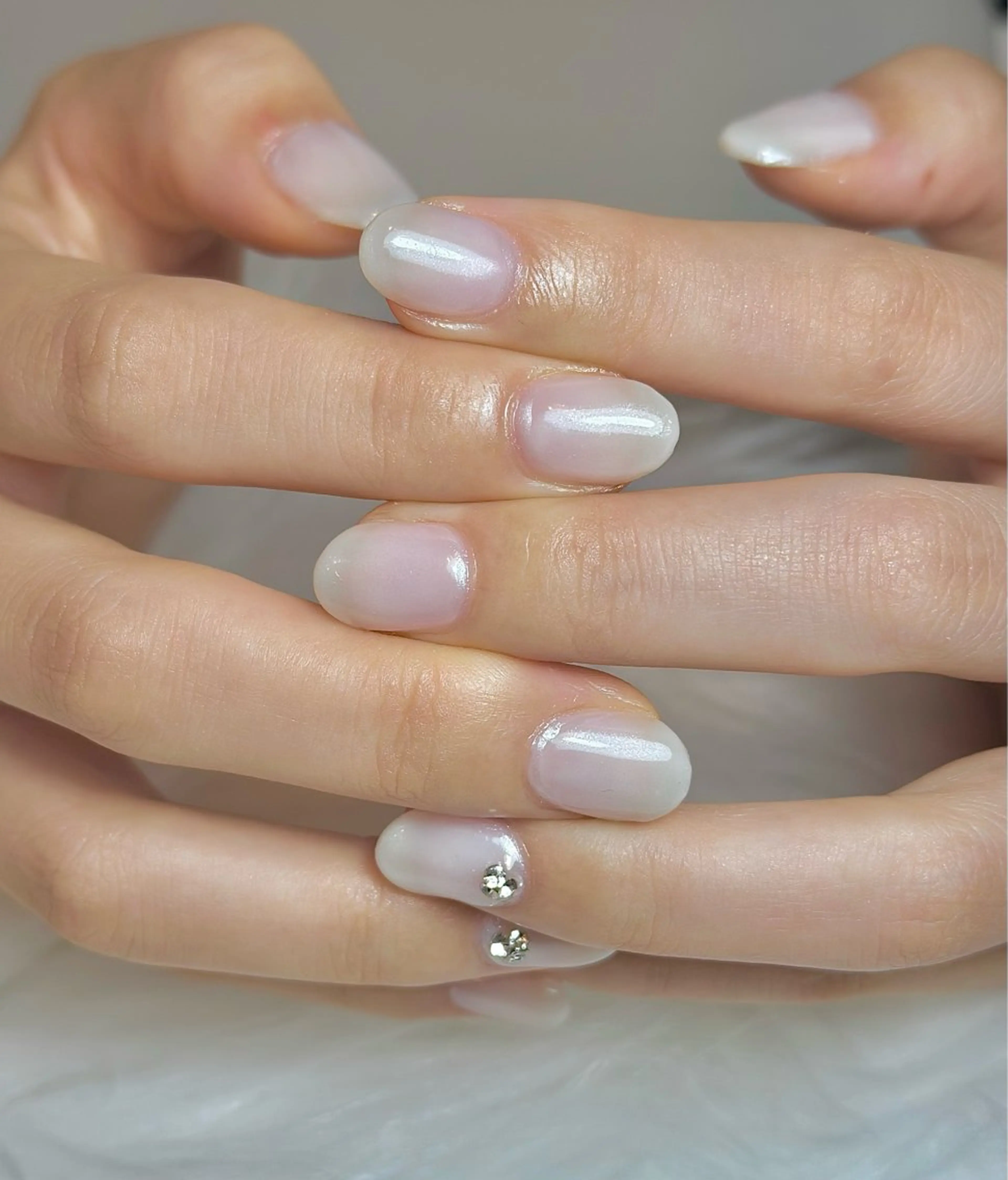 ネイル オーロラネイル ホワイト m_nail所属・O Mayaのネイルデザイン