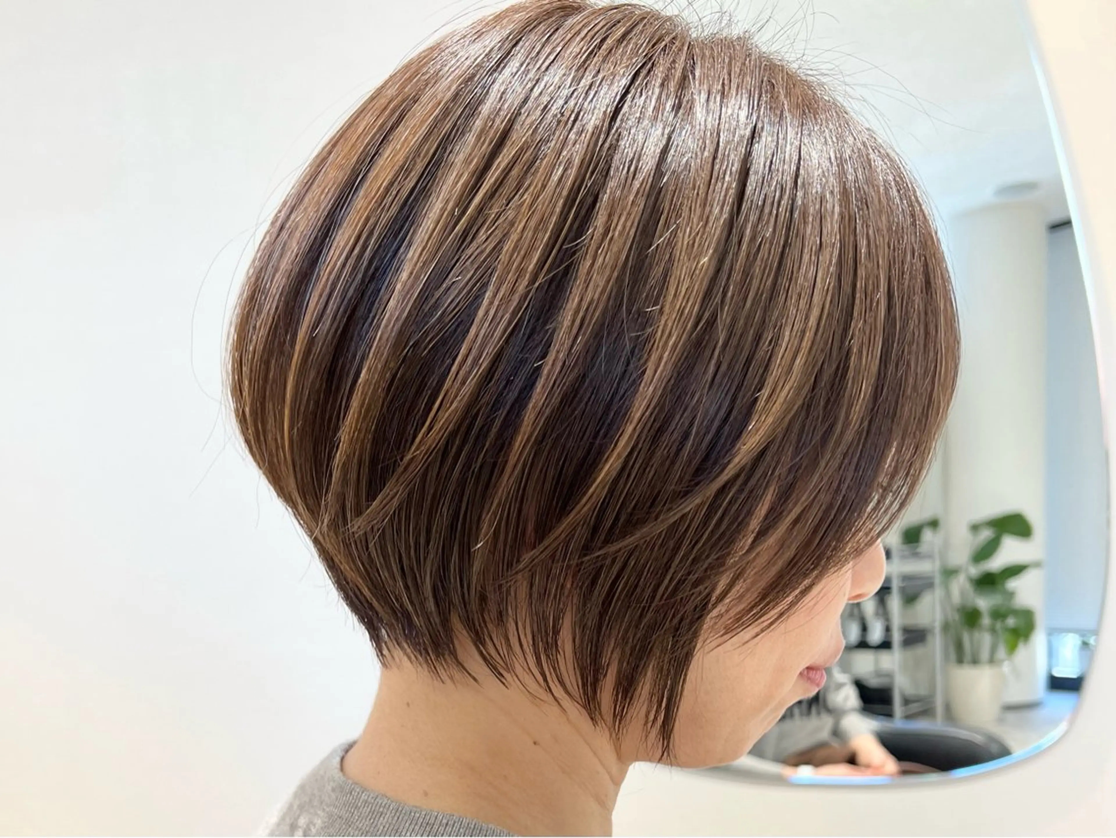 【🌸話題の施術🌸】デザインショートカット+白髪ぼかしハイライト+全体ケアカラー🍁の写真