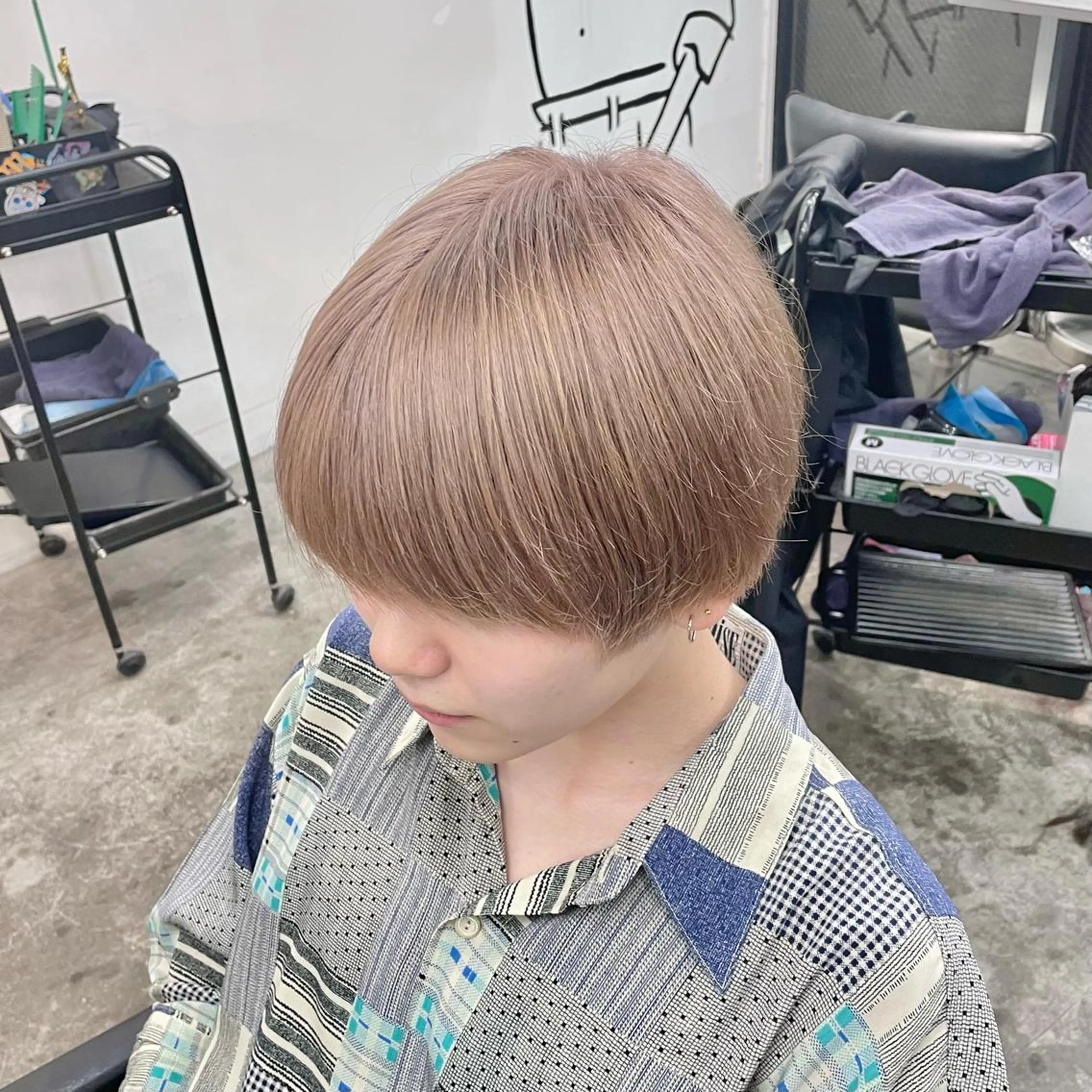 ショート カラー メンズ ベージュカラー ミルクティーベージュ カット ヘアカラー メンズ特化美容師/ 藤戸 椋のヘアスタイル