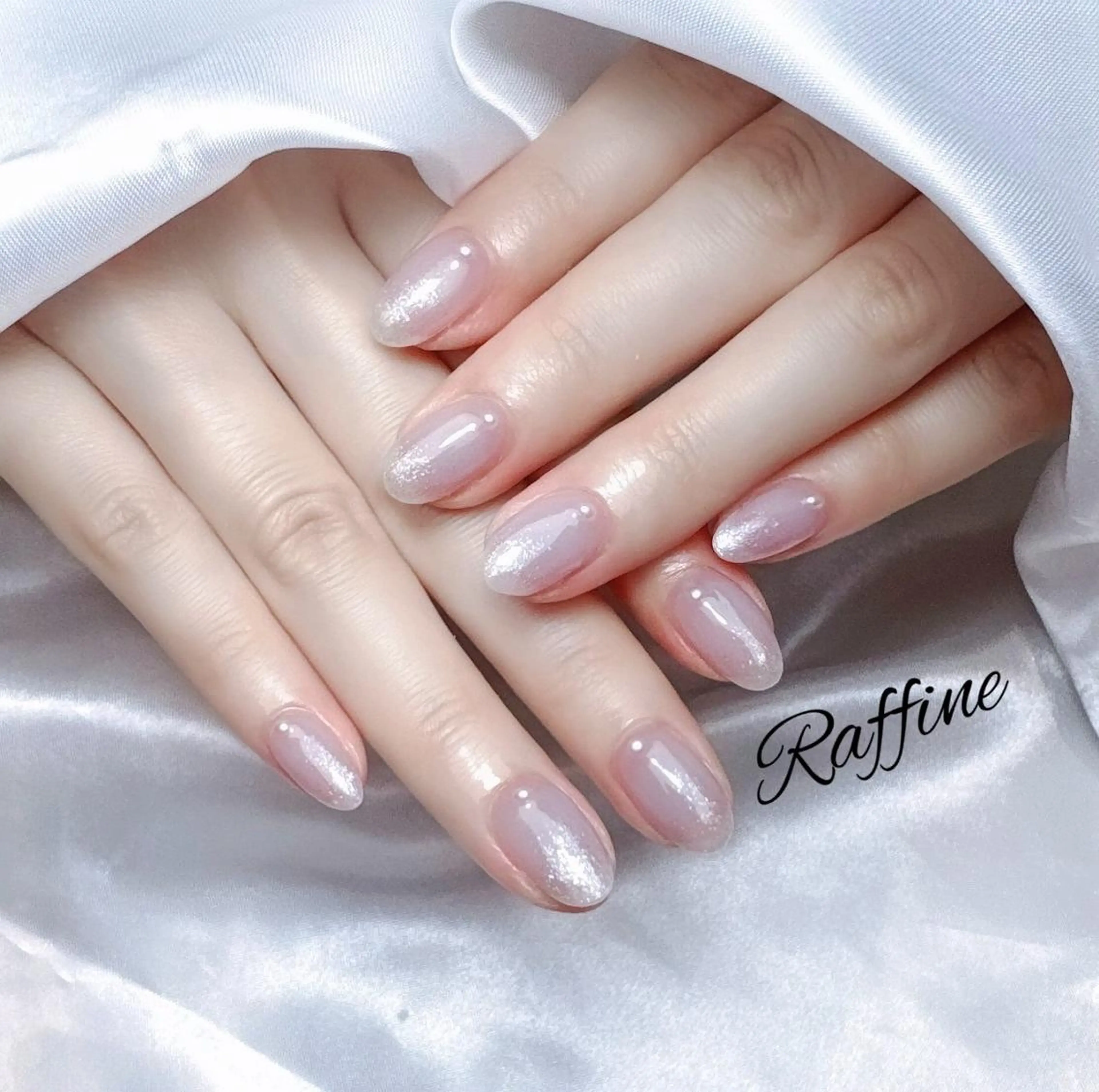 ネイル ハンドネイル RAFFINE 月🦋🩵のネイルデザイン