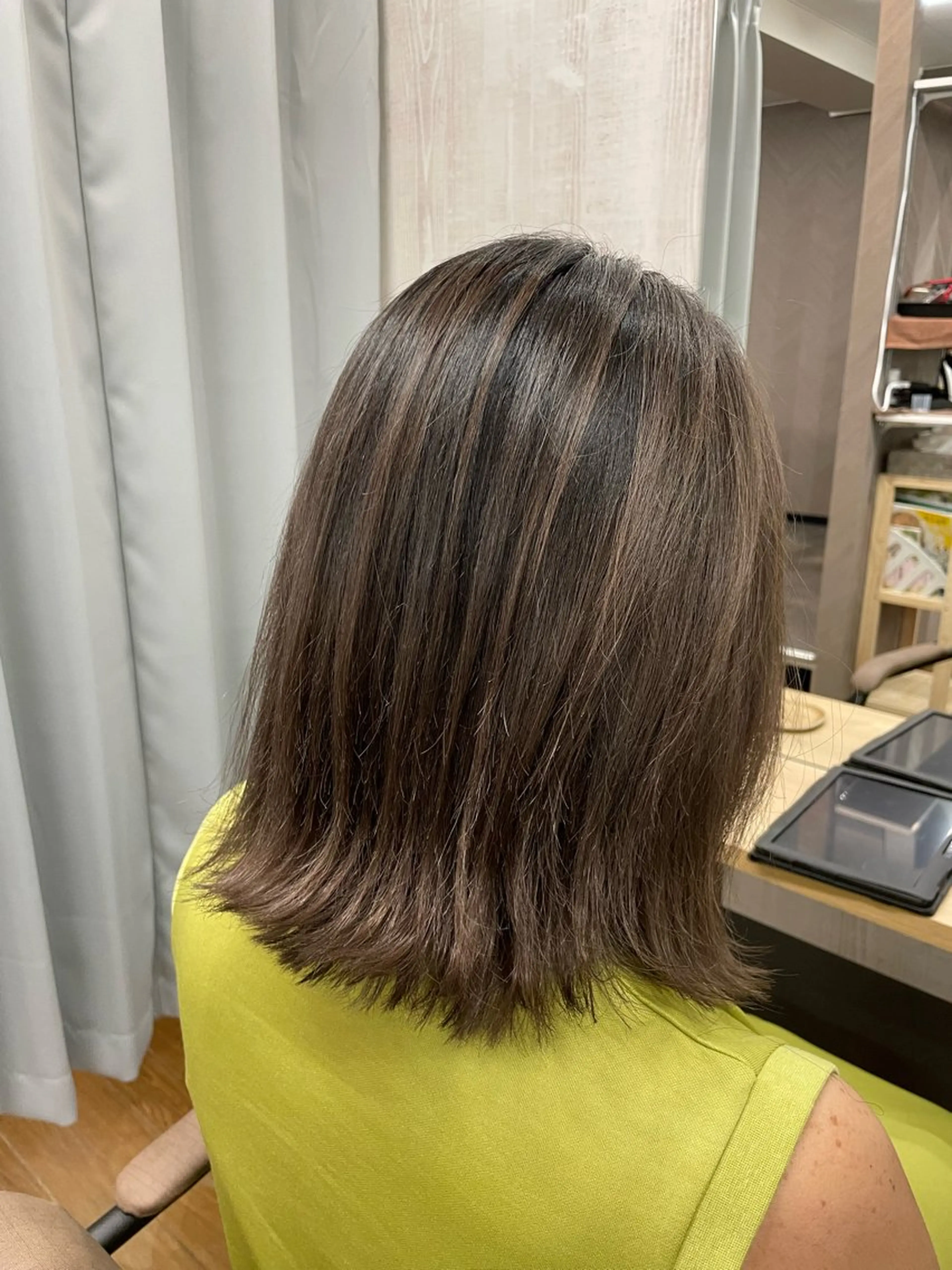 ミディアム 黒川 杏のヘアスタイル