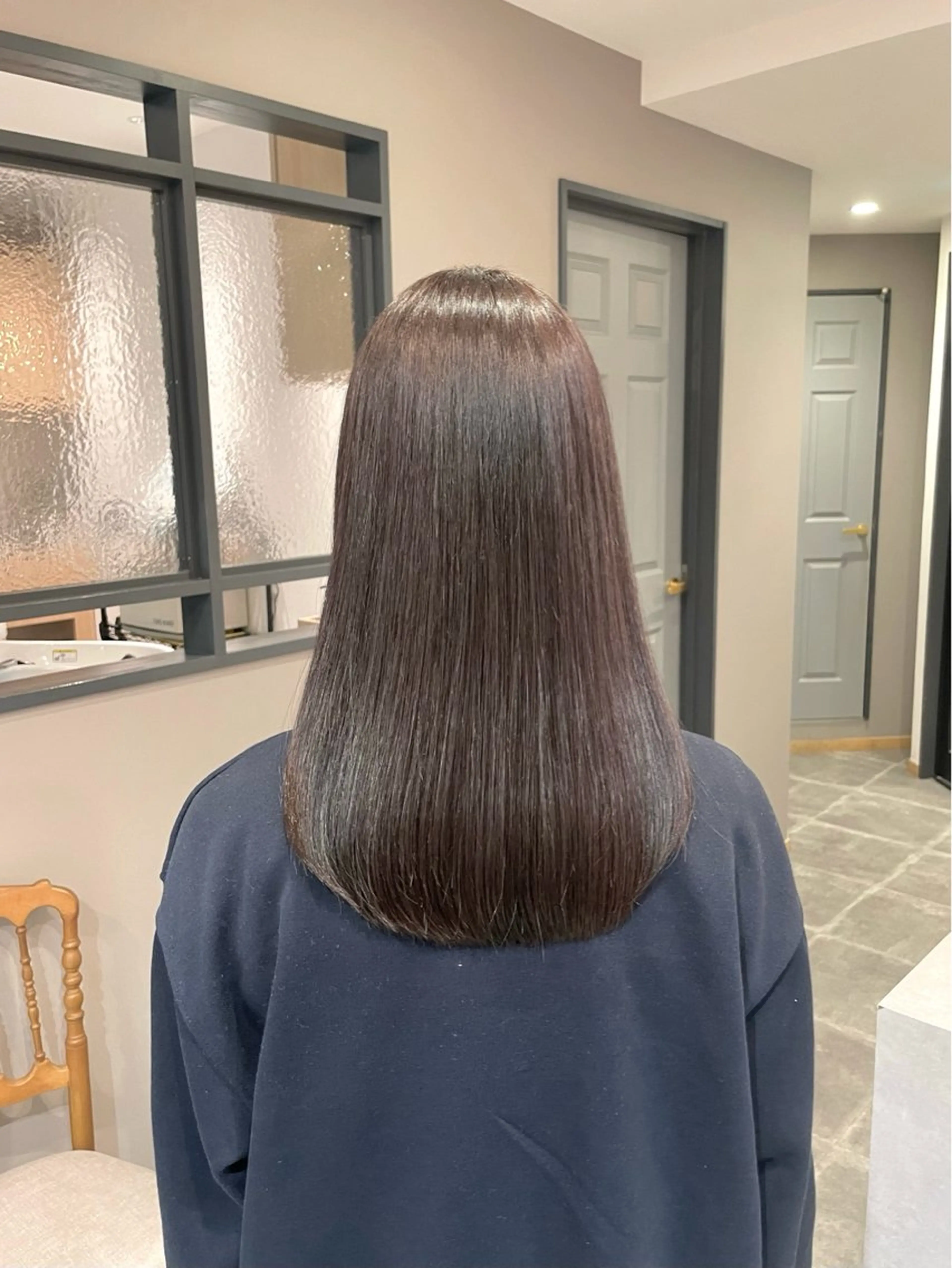 セミロング カラー カット 縮毛矯正 トリートメント 西村 れいのヘアスタイル