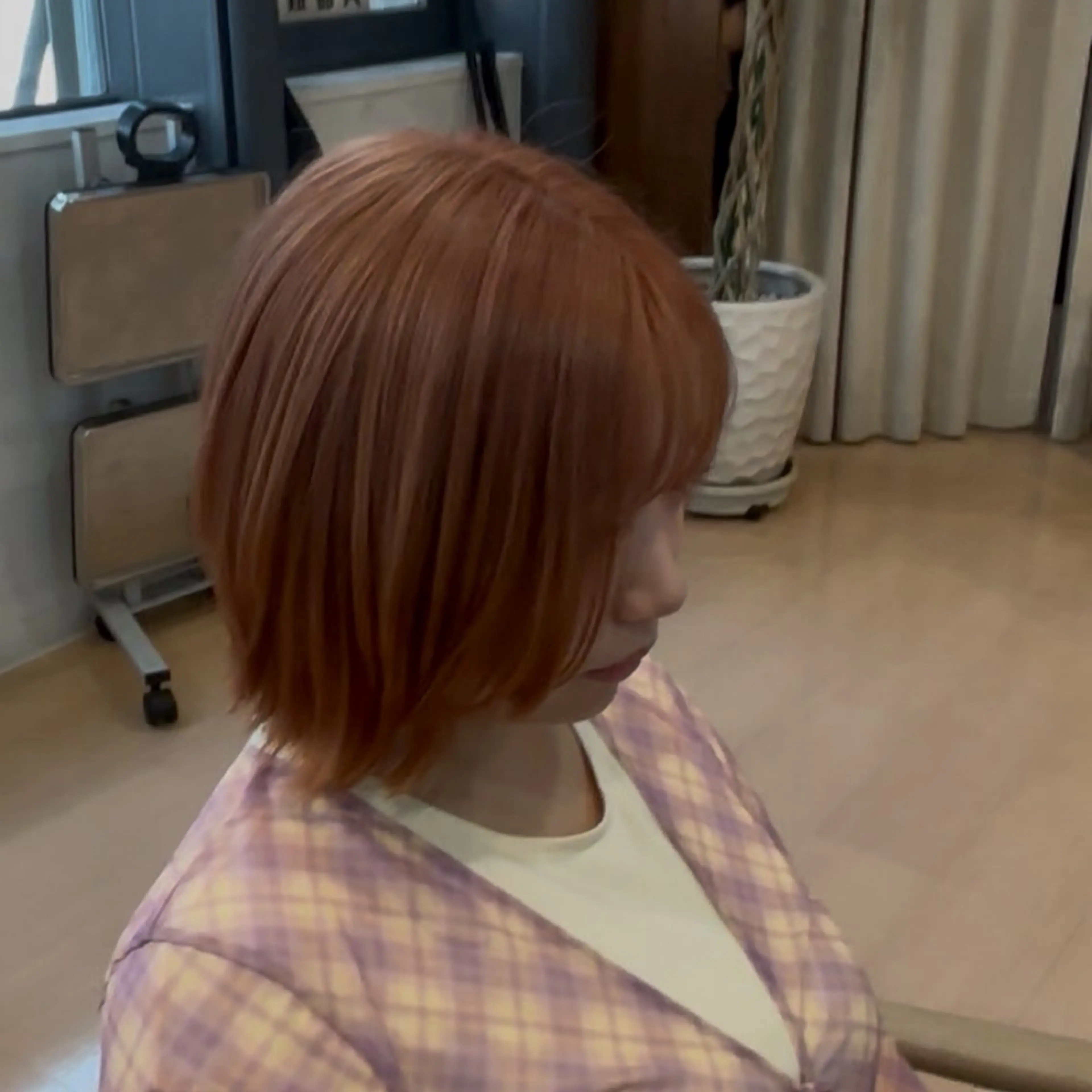 ショート カラー ベージュカラー オレンジ オレンジベージュ CONAN｜レイヤー ボブ／ハイトーンのヘアスタイル