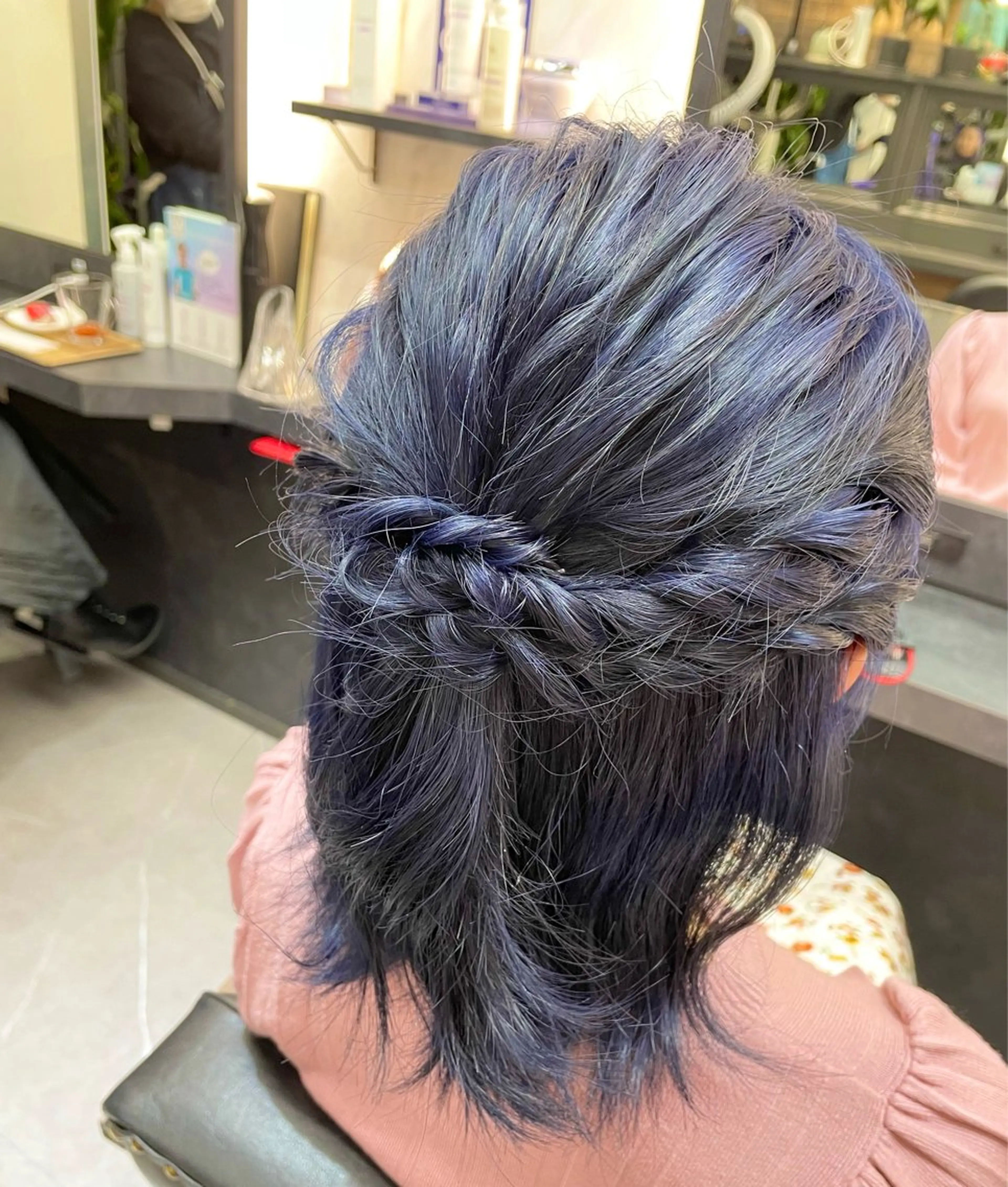 ミディアム カラー パーマ ヘアアレンジ 黒髪 ブリーチ ブルーカラー ネイビーカラー ヘアカラー 森山 陽菜のヘアスタイル