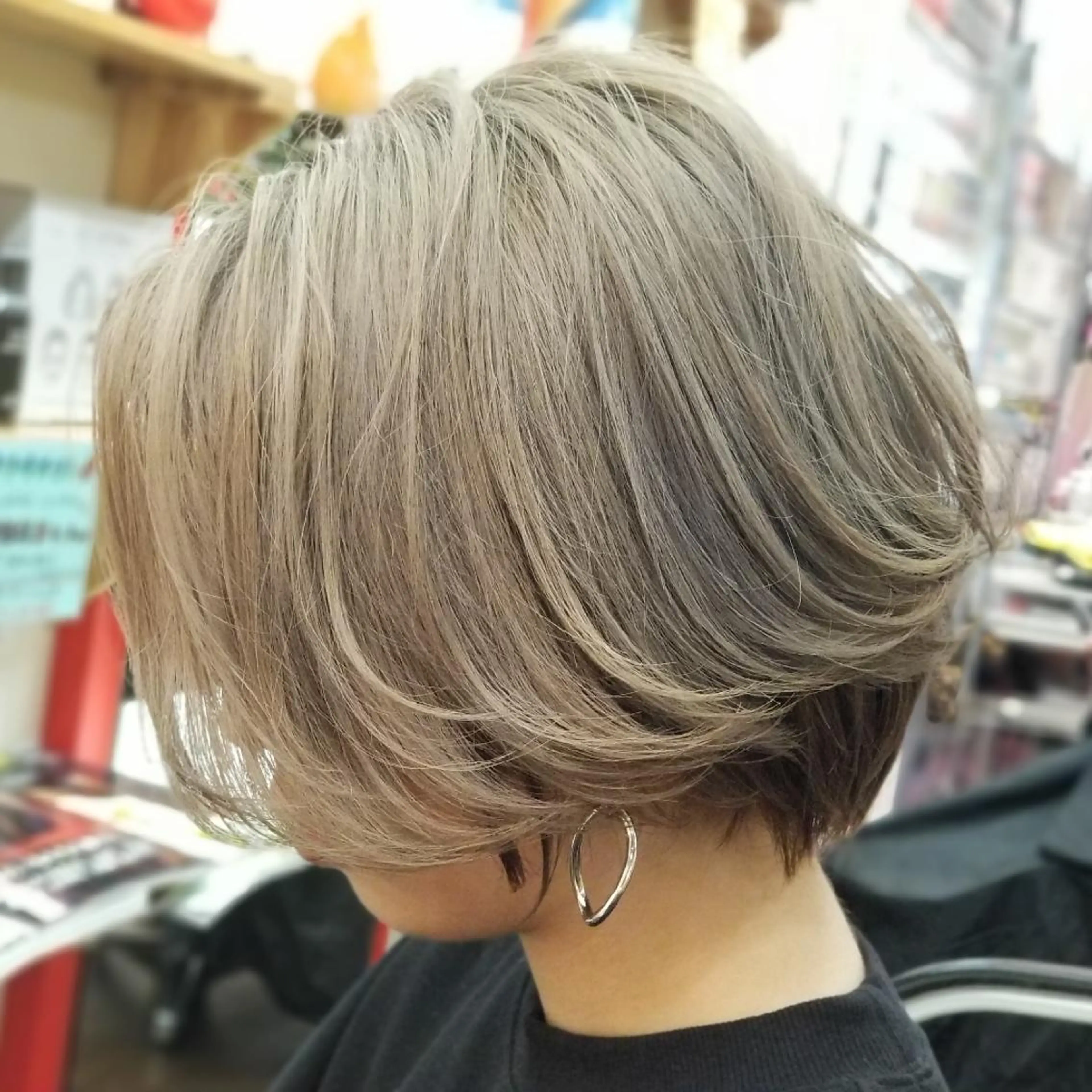 ショート カラー ブリーチ グレージュ ショートヘア カット ヘアカラー 植田 修平/エクステ /髪質改善カラーのヘアスタイル