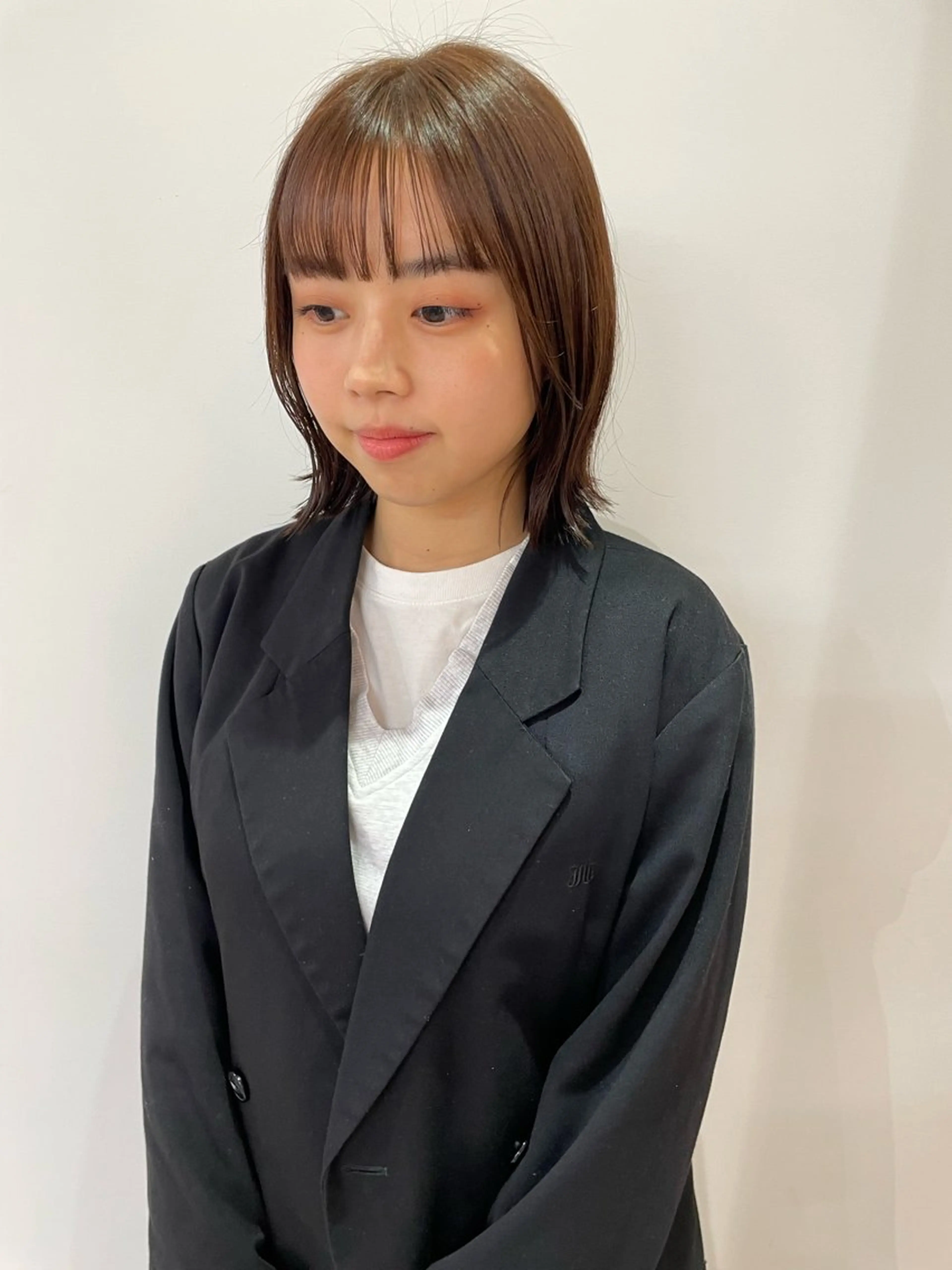 ミディアム カラー ベージュカラー ブリーチ ブラウンカラー ダブルカラー マロンブラウン ヘアカラー トリートメント MIU/ルーツカラー ボブ/顔周りレイヤーのヘアスタイル