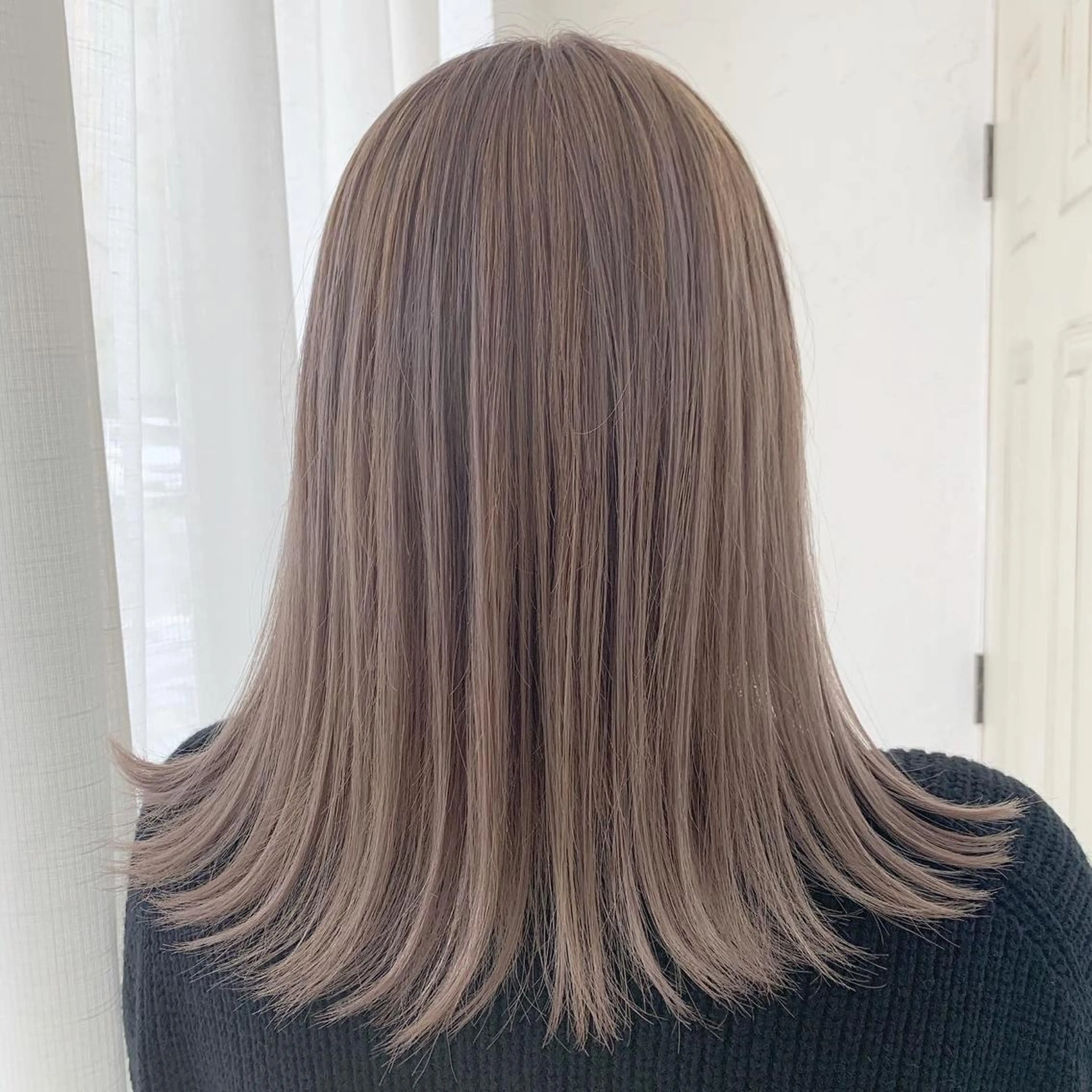 セミロング カラー カット ヘアカラー fio マナミのヘアスタイル