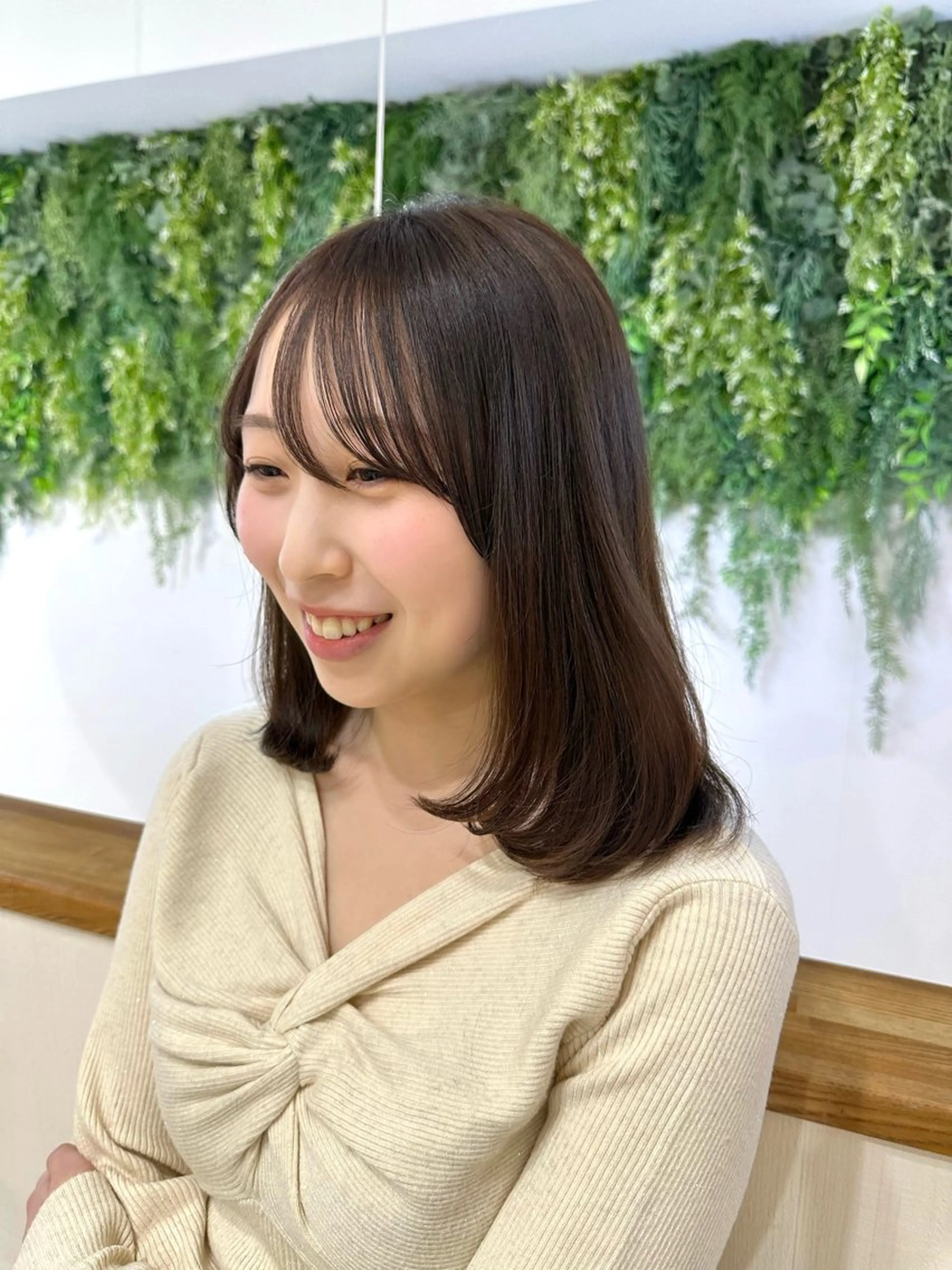 ミディアム レイヤーカット VIEW BLUE所属・レイヤー/顔まわり /亀戸錦糸町/なつきのヘアスタイル