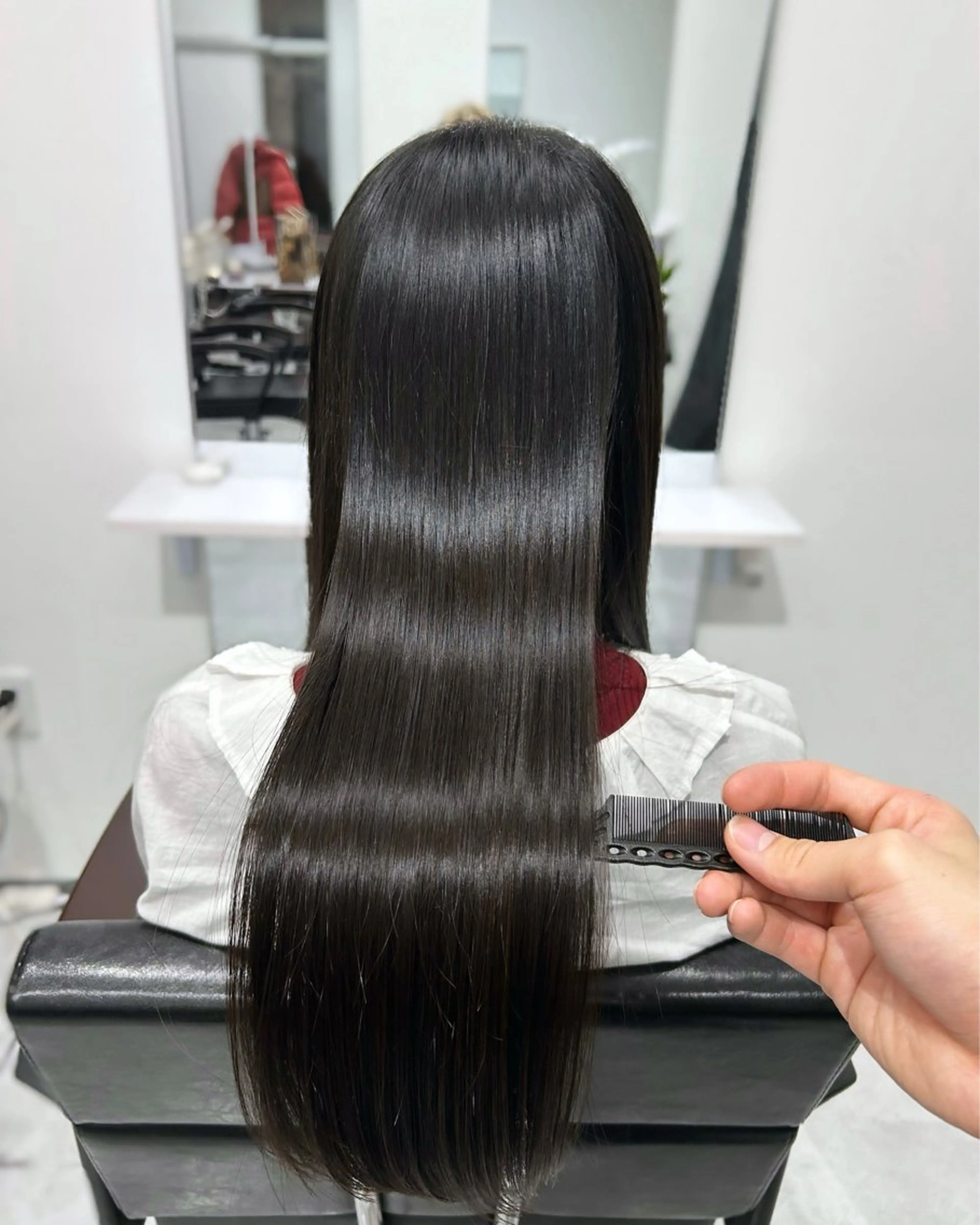 セミロング カット 縮毛矯正 トリートメント LOMKH所属・レイヤーカット/ 縮毛矯正/タツヤのヘアスタイル