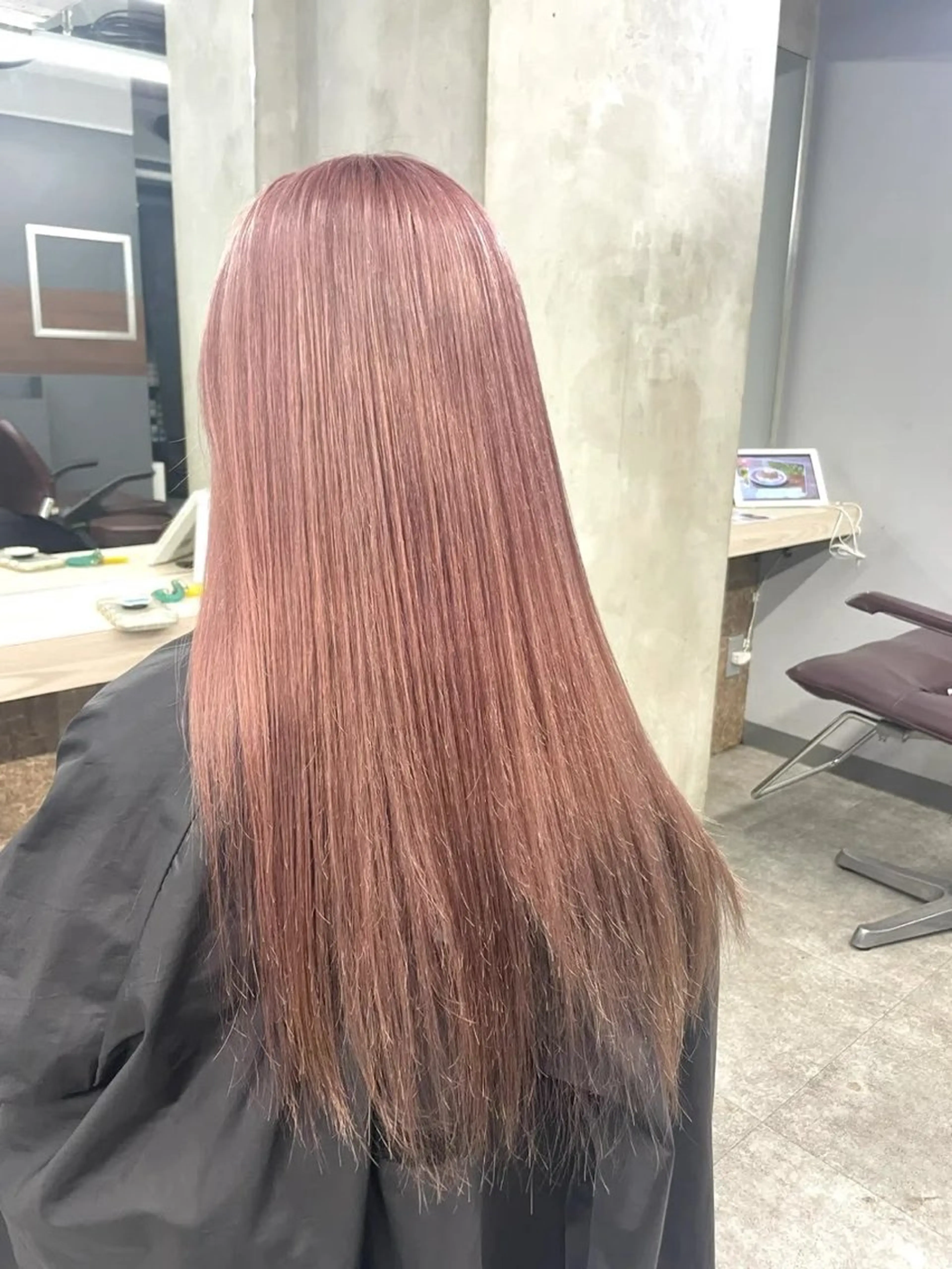 ロング カラー ブリーチ ピンクカラー ヘアカラー トリートメント 🖤 tsubura🖤のヘアスタイル