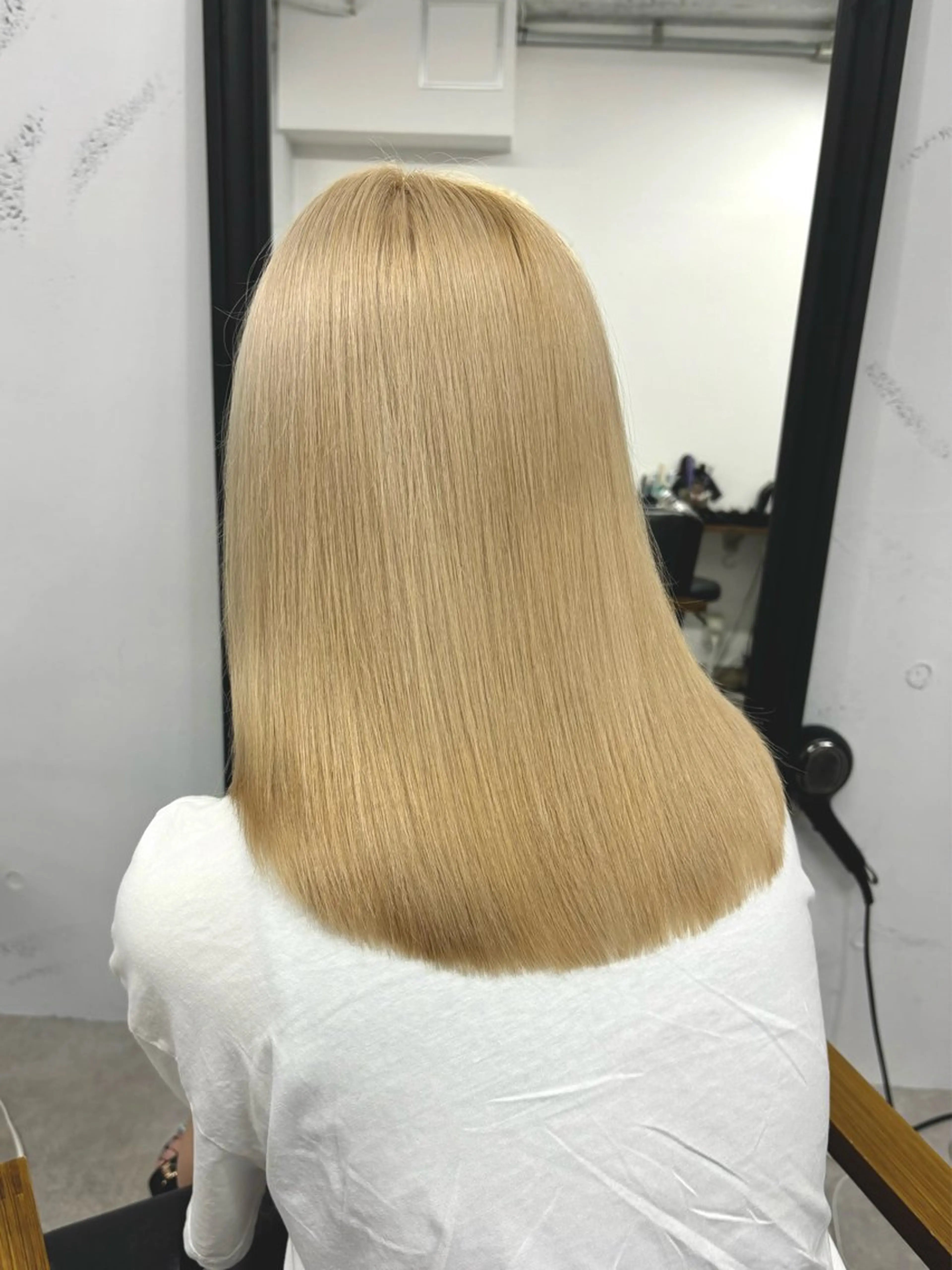 ミディアム カラー ブリーチ 抜きっぱなしブロンド ブロンド ハイトーンカラー ヘアカラー トリートメント darts所属・マツダ レンのヘアスタイル