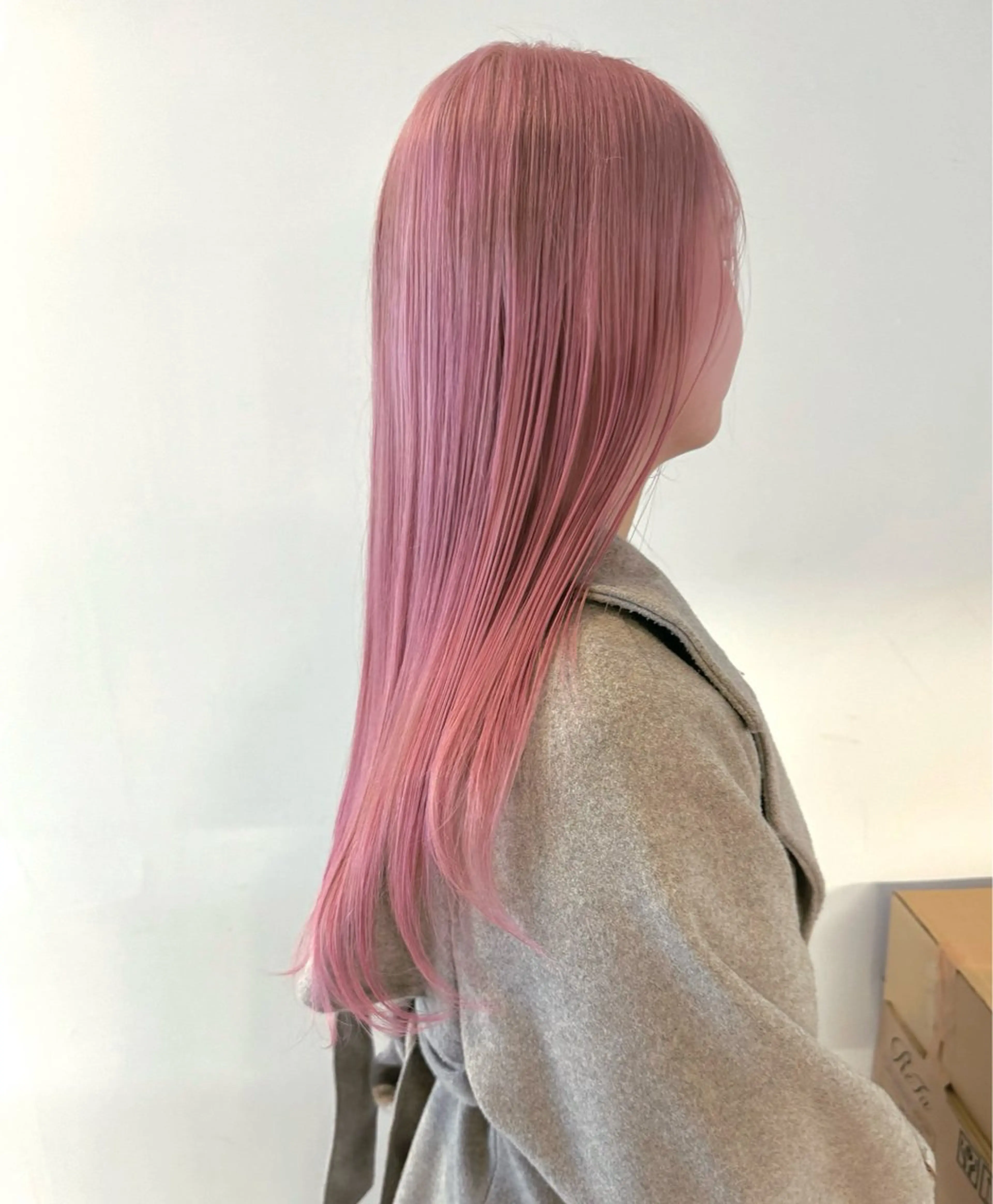 ロング カラー ブリーチ ピンクカラー ホワイトピンク RAIMA ハイトーンレイヤーのヘアスタイル