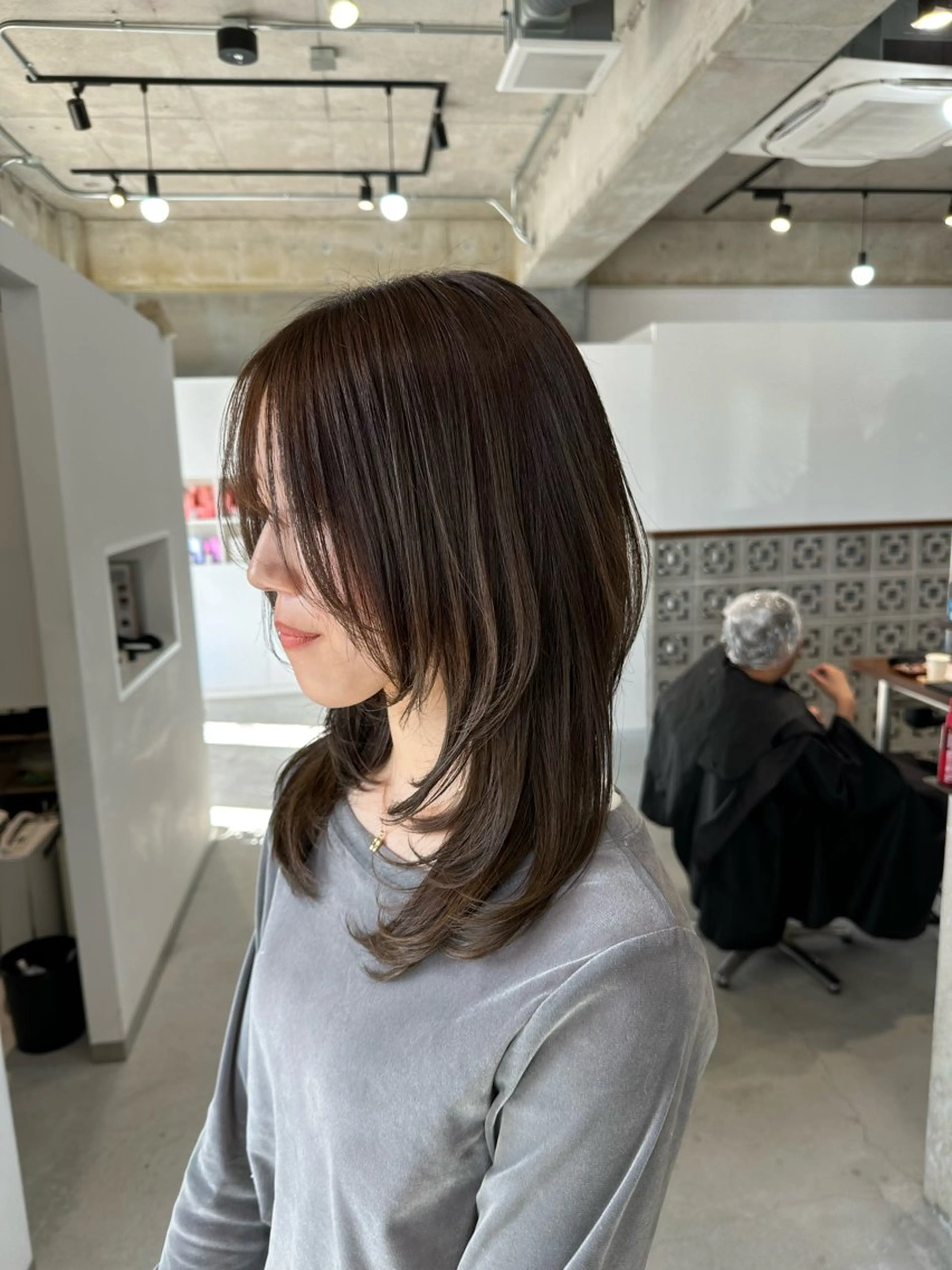 ミディアム 顔周りカット レイヤーカット カット ヘアカラー トリートメント カイリ /レイヤーカットのヘアスタイル