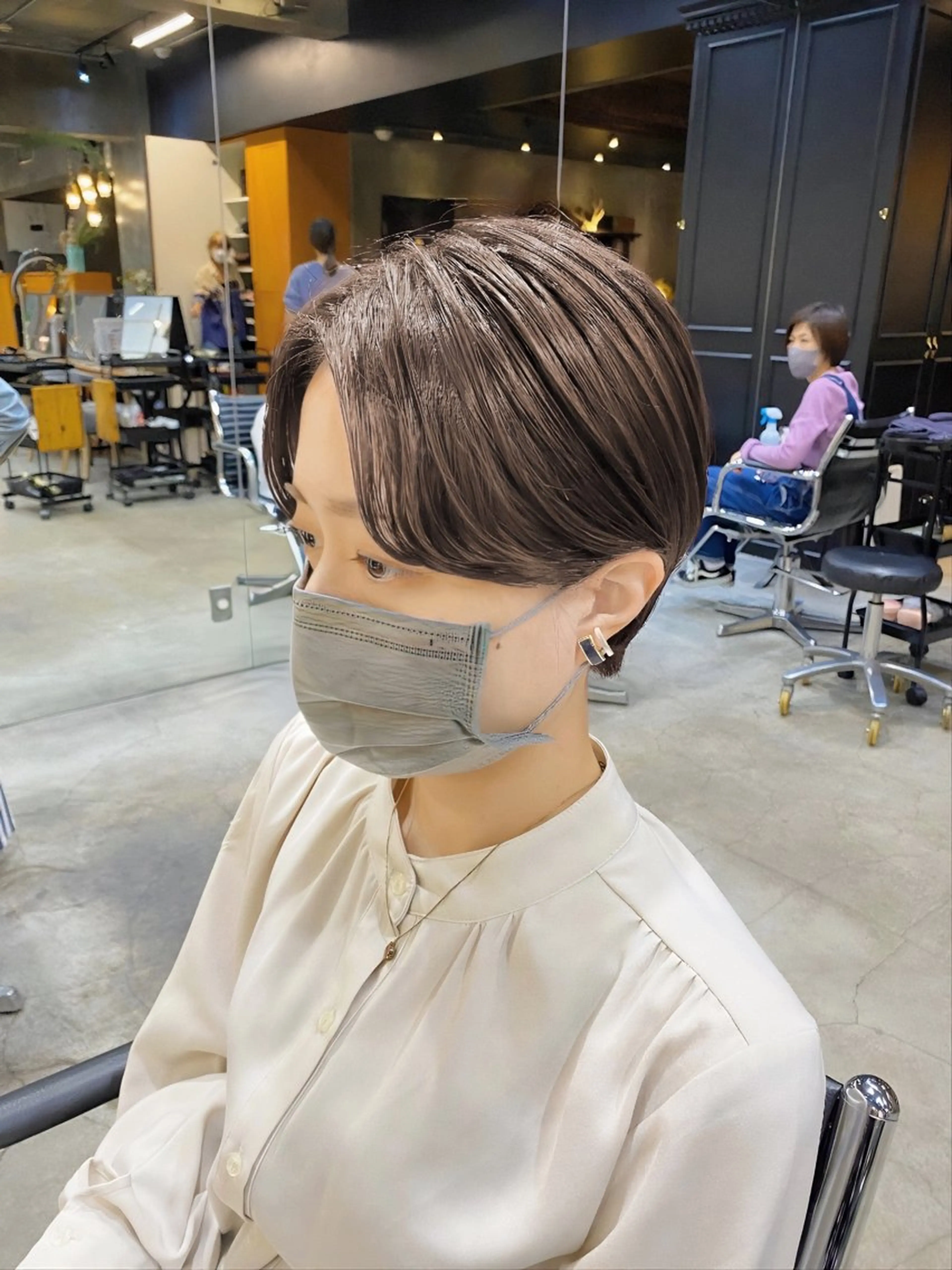 ショート カラー ハンサムショート アッシュ アッシュブラウン ブラウンカラー ショートヘア カット ヘアカラー ブリーチなしダブル カラー🧸🐺陽介のヘアスタイル