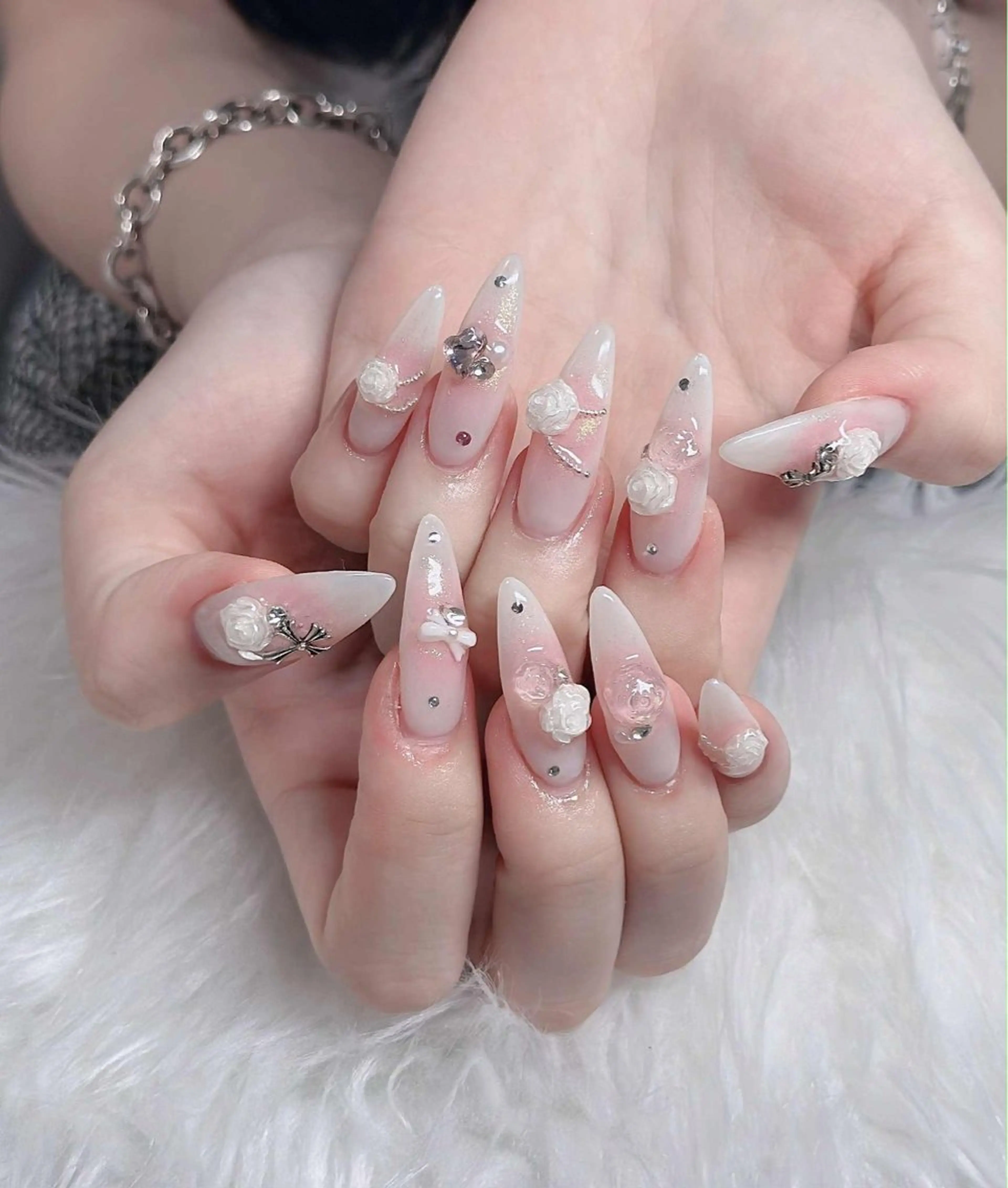 ネイル オーロラネイル フレンチネイル ジェルネイル ハロウィン キラキラネイル H.baby Nail Salon所属・H.baby Nail Salonのネイルデザイン