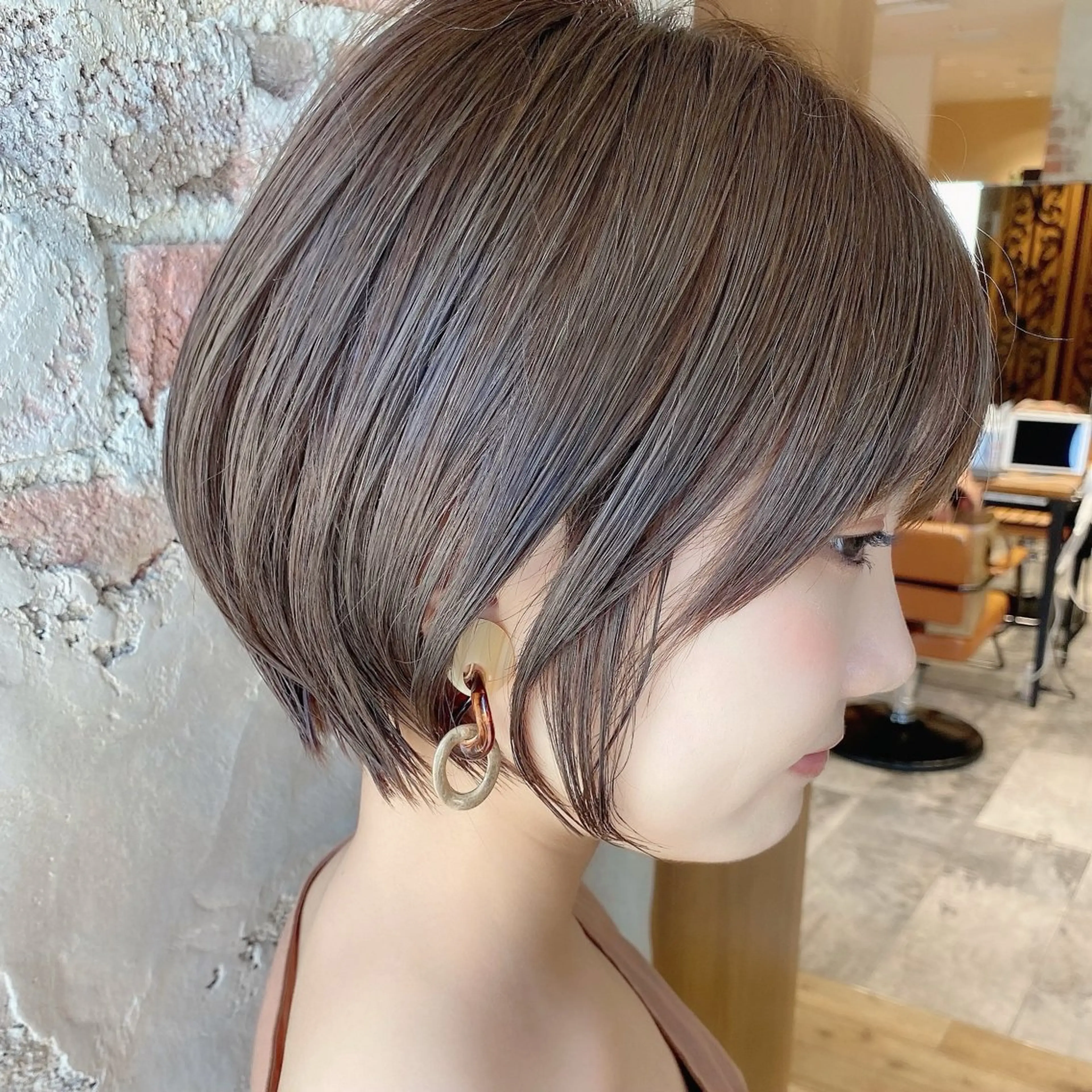 ショート カラー カット ヘアカラー トリートメント 💍新宿ショート 💍岩田莉奈のヘアスタイル