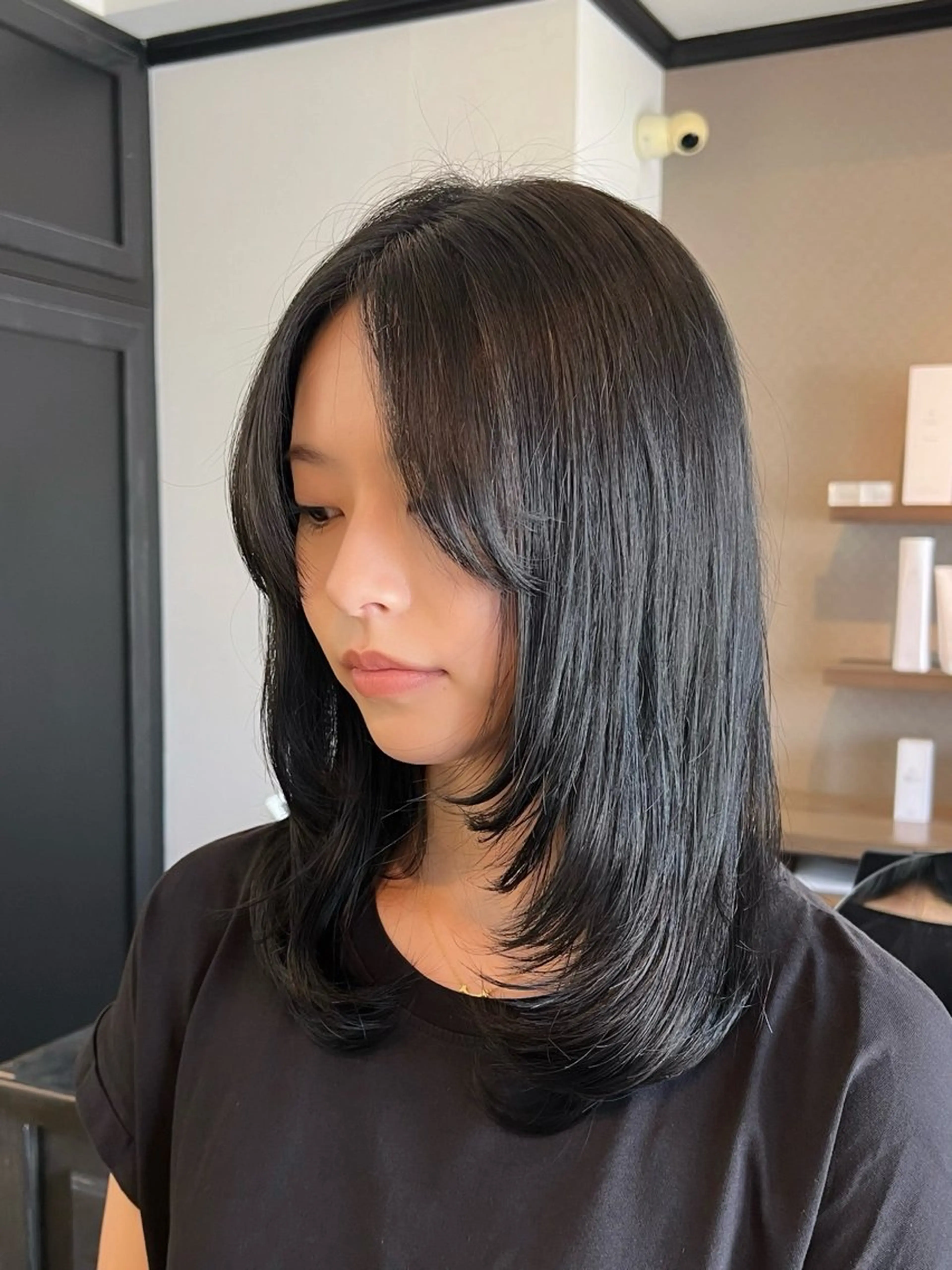 ミディアム ミディアムレイヤー レイヤーカット VISEO ／ Suzuのヘアスタイル