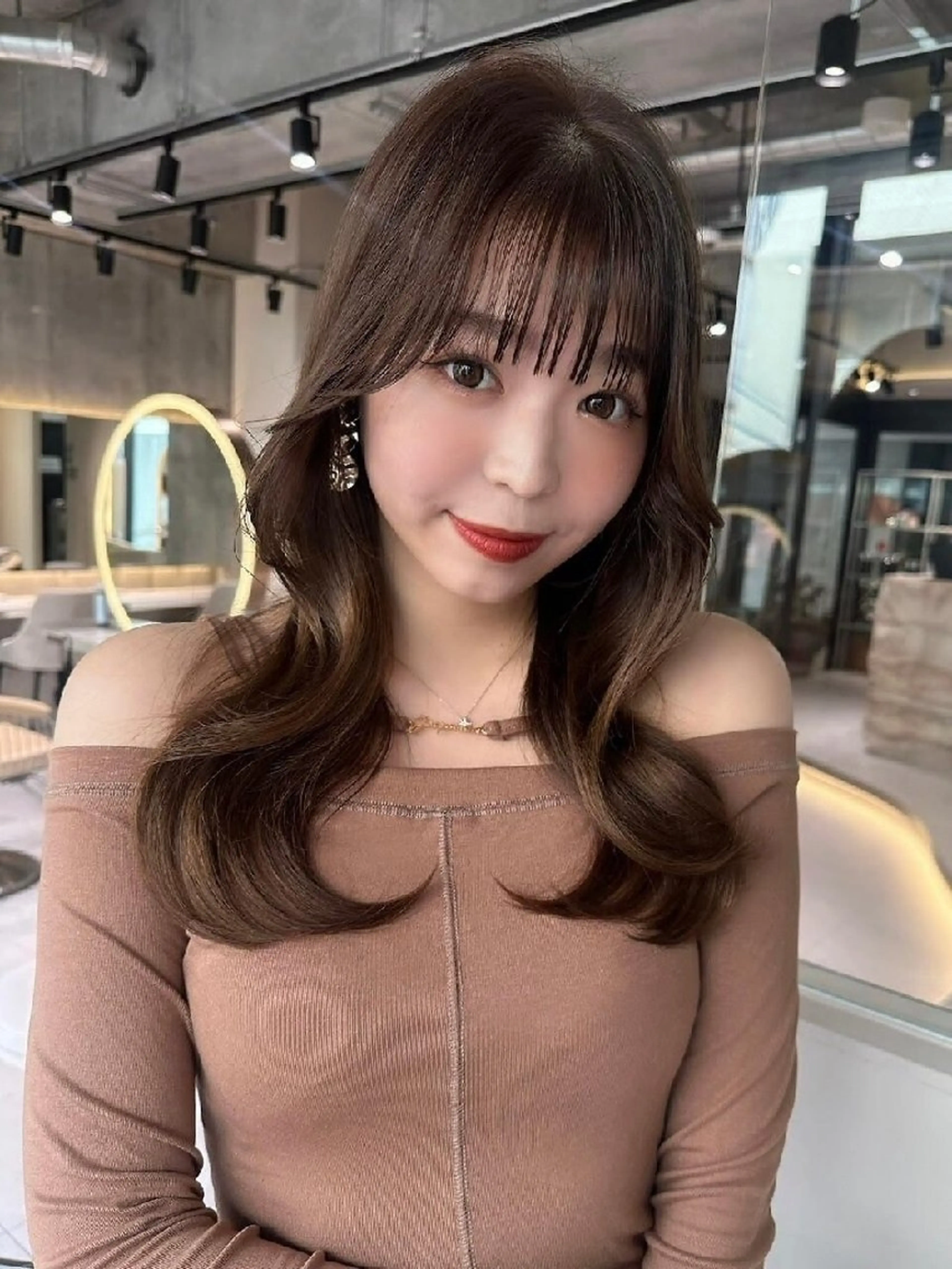 カラー セミロング カット ヘアカラー トリートメント Lond Roleのヘアスタイル