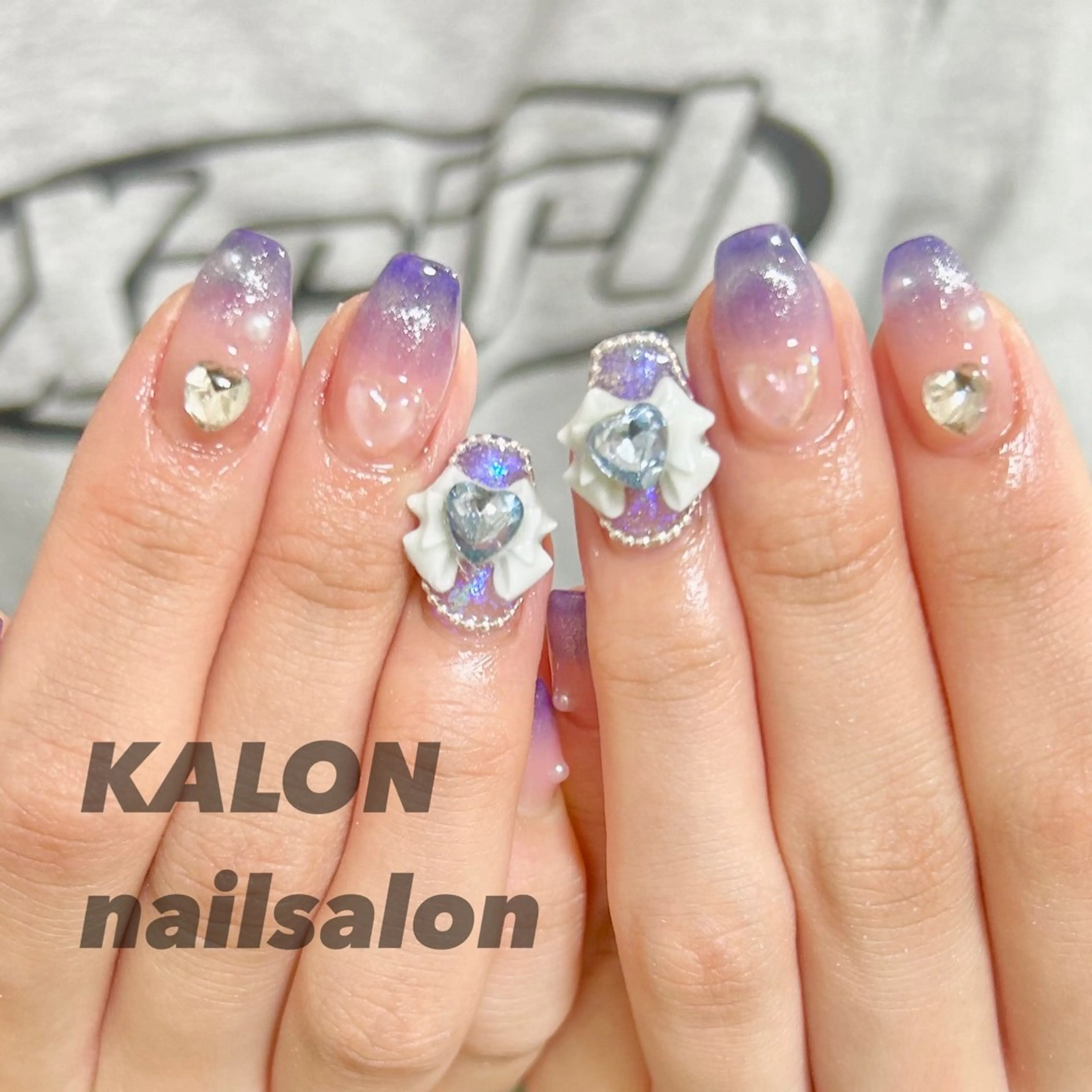 ハートとリボンでラブリーに 紫のマグネットフレンチで魔法少女感