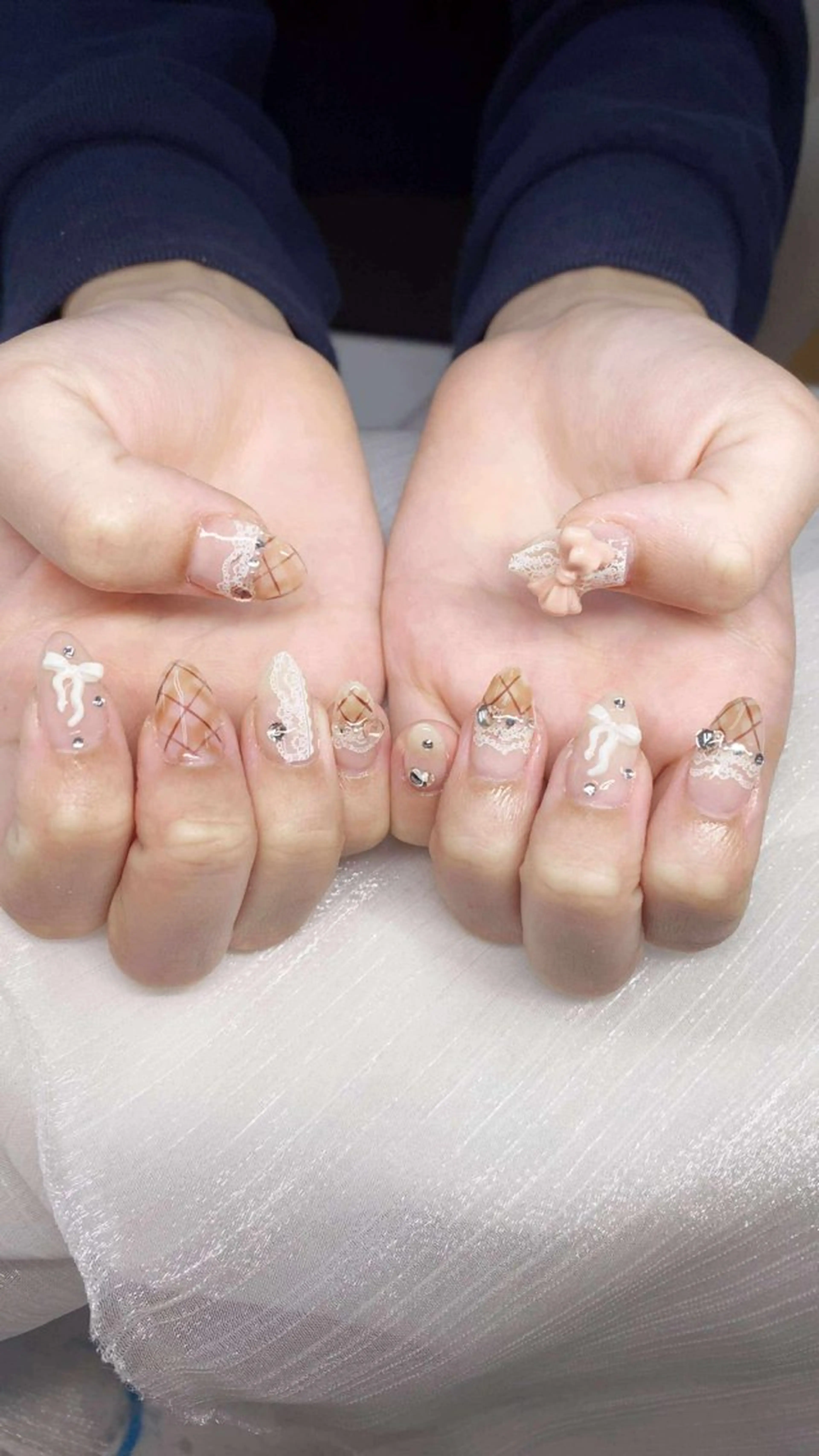 ネイル フレンチネイル グラデーション キラキラネイル 韓国ネイル マグネットネイル ハンドネイル ハンドケア Hara Nail 【パラジェル使用】のネイルデザイン