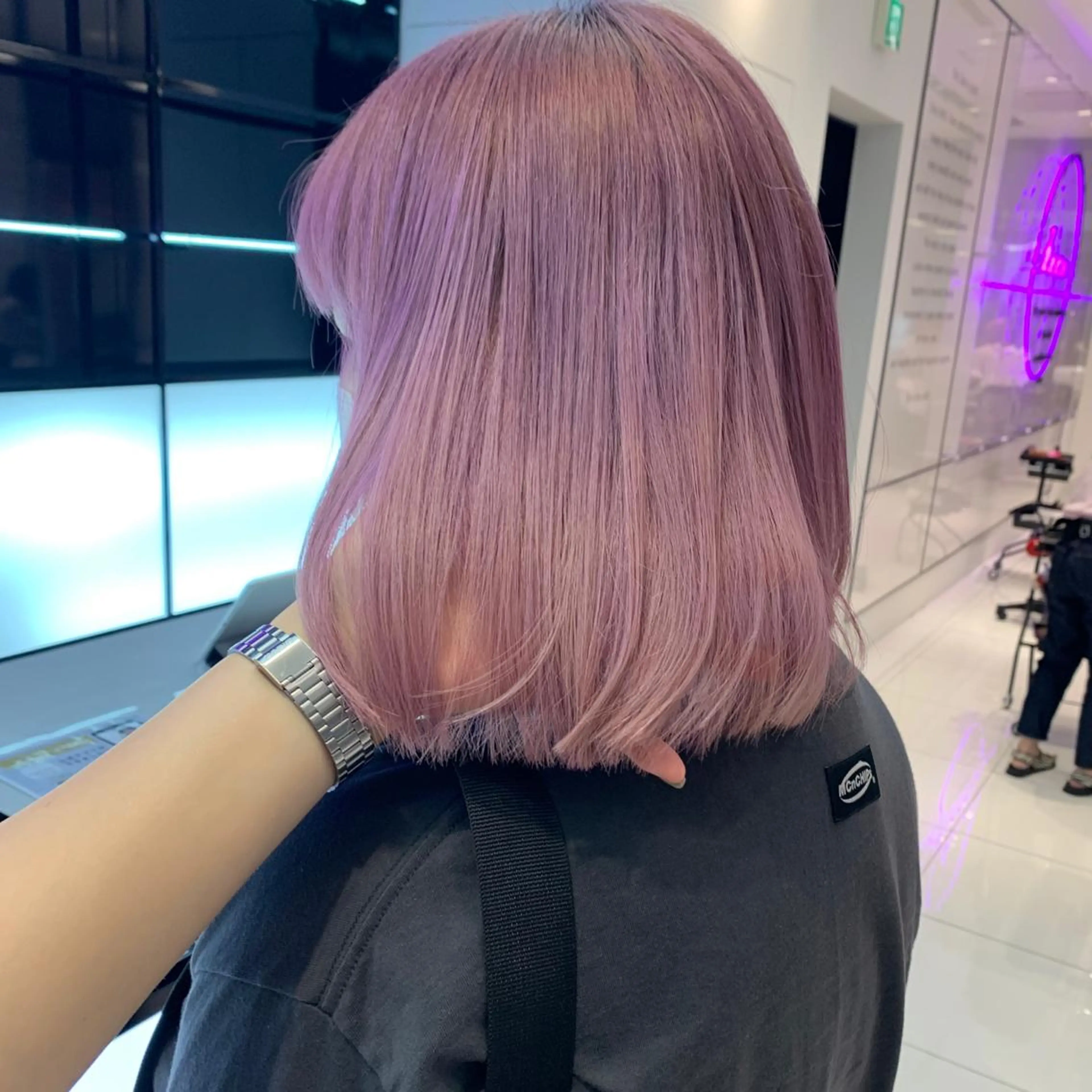 ミディアム カラー ハッシュカット/ハイ トーン/MANAMIのヘアスタイル