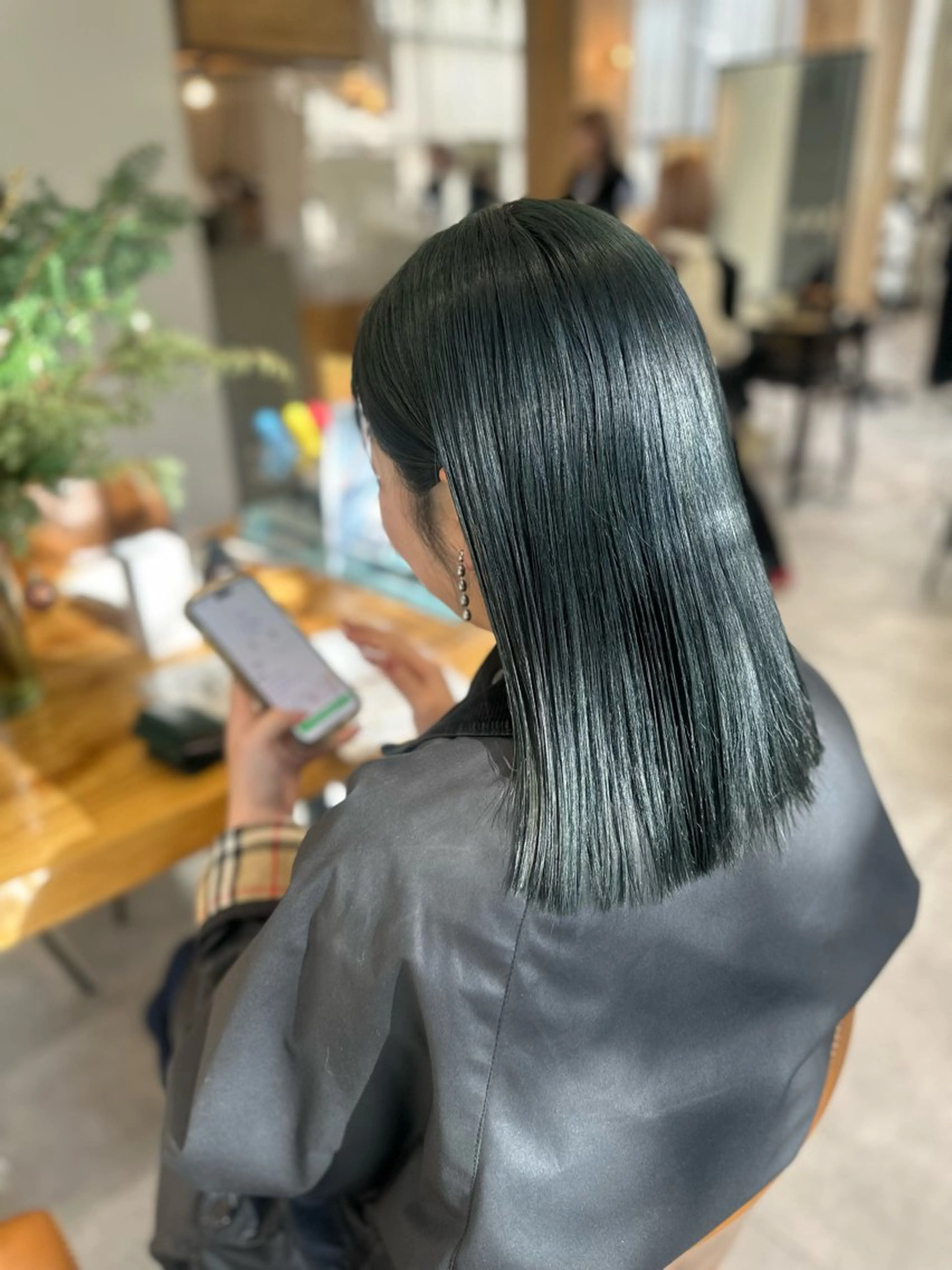 カラー ブリーチ VIEW ショートカットのヘアスタイル
