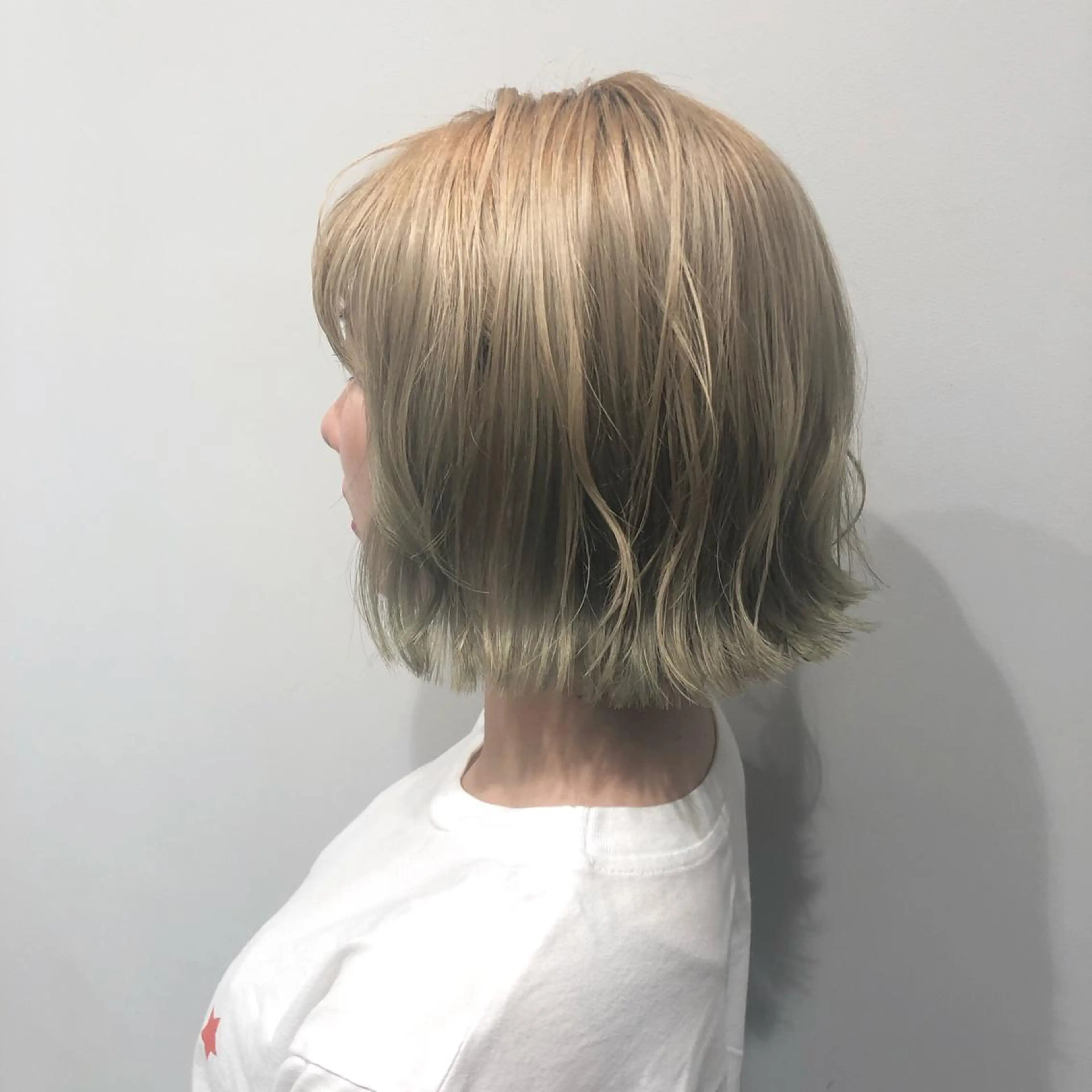 ショート ボブ 外ハネヘア 柏木 彩花のヘアスタイル