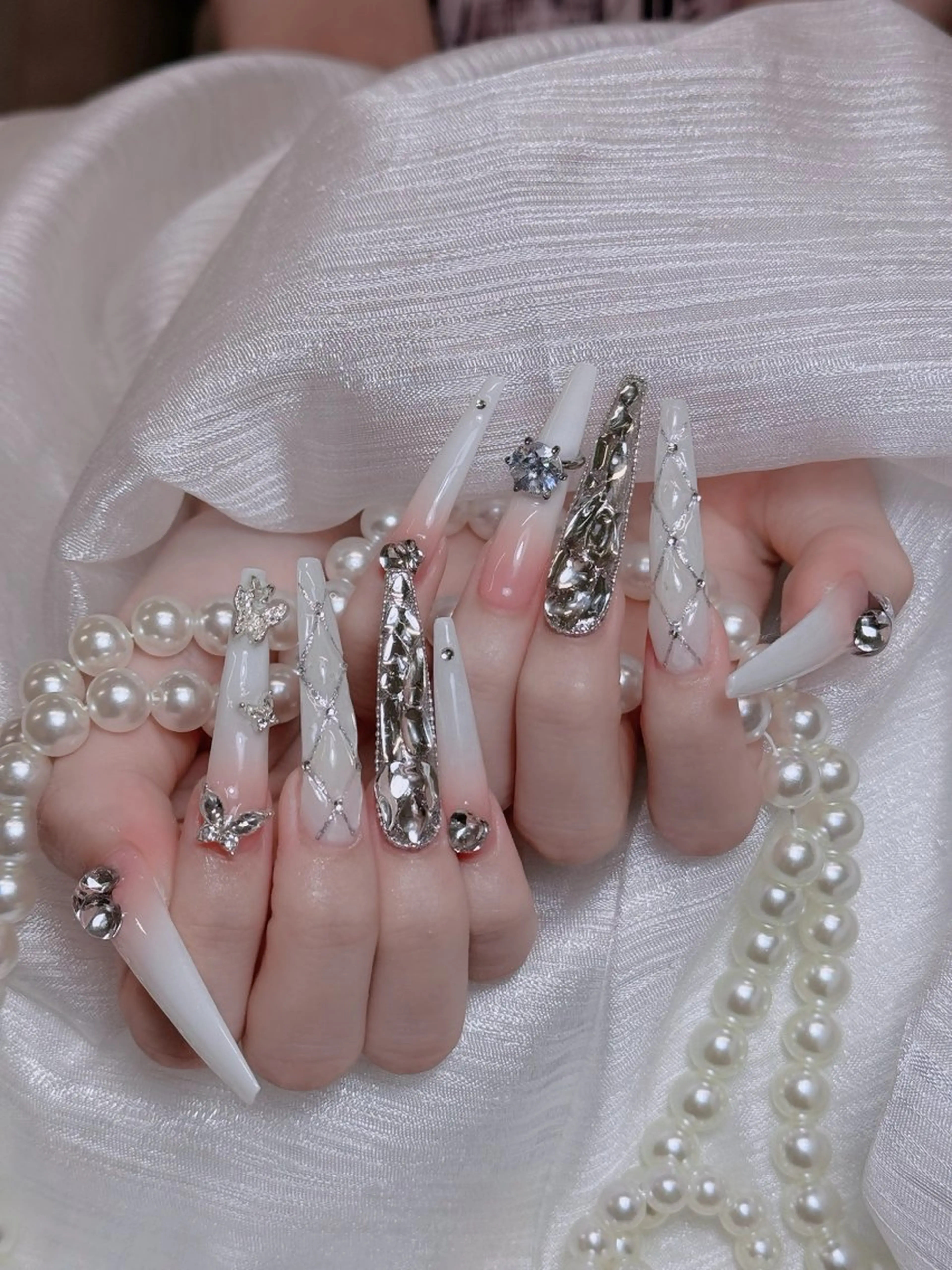 ネイル オーロラネイル チークネイル フットネイル フレンチネイル 韓国ネイル ハンドネイル Lumi Nail 新大久保3‘のネイルデザイン