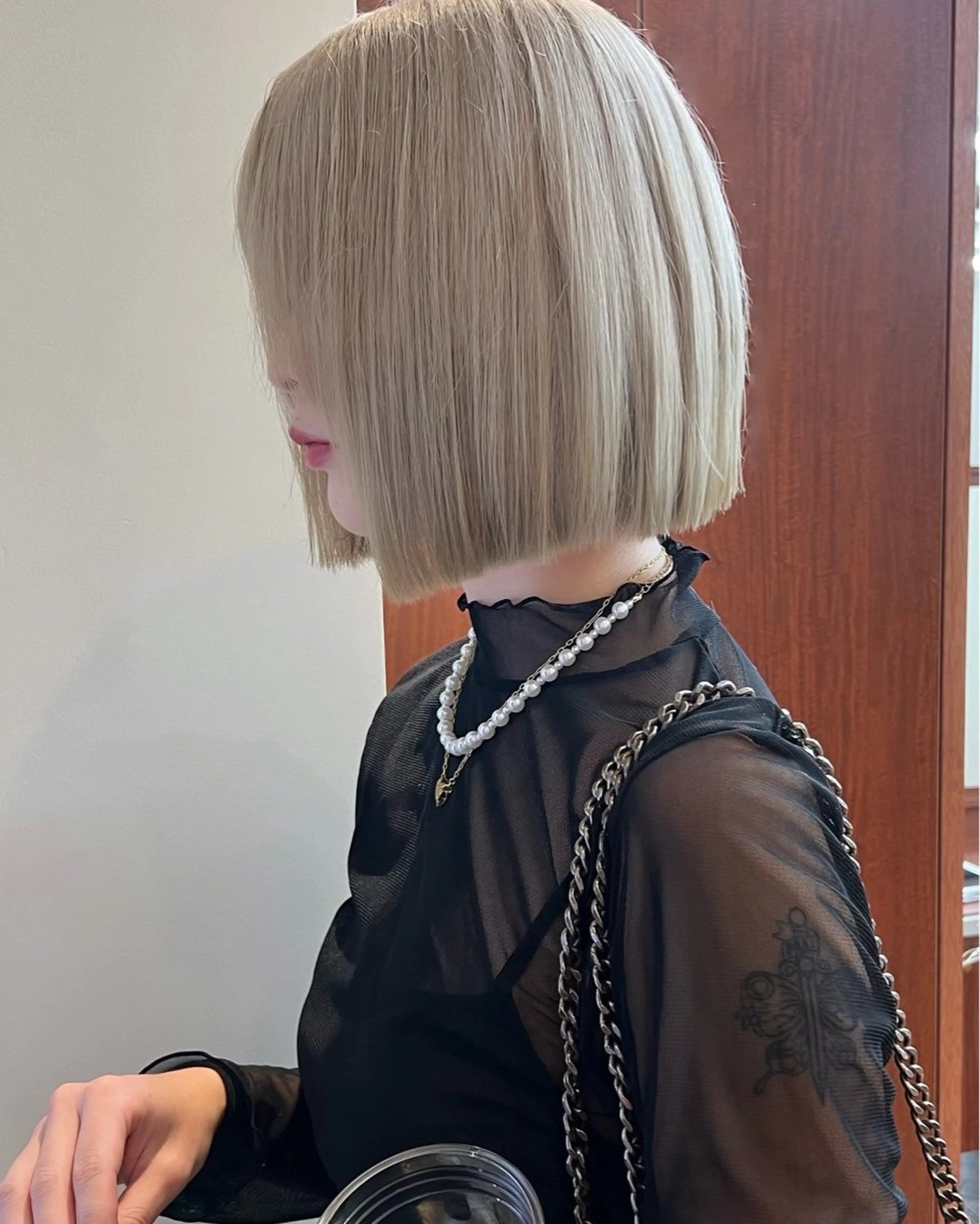 ショート カラー ブリーチ ケアブリーチ ダブルカラー ハイトーンカラー ボブ カット ヘアカラー トリートメント ニュアンスレイヤー ハイトーンカラーのヘアスタイル