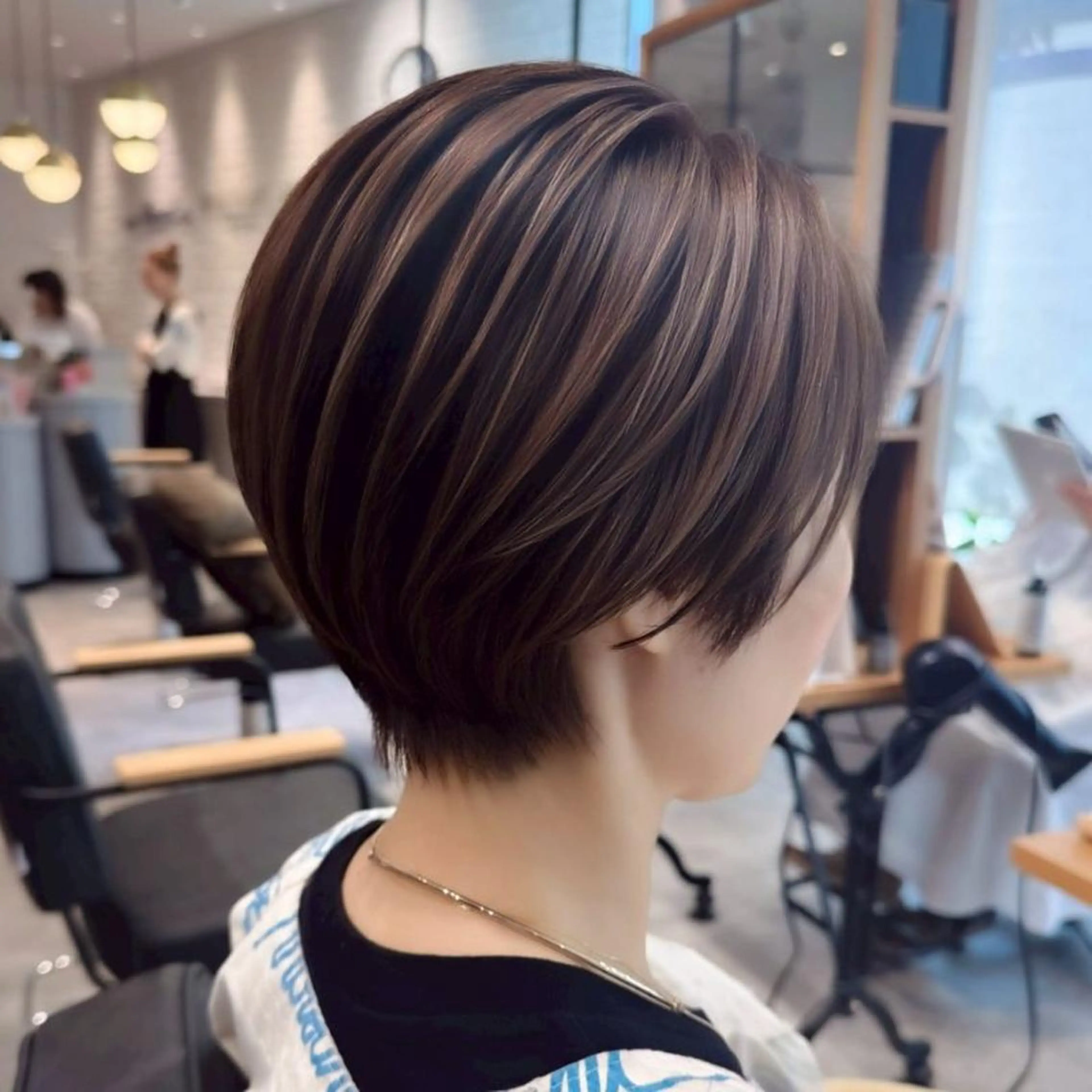 ショート 丸みショート ハイライト ショートヘア 小顔カット カット 免田 凪沙のヘアスタイル