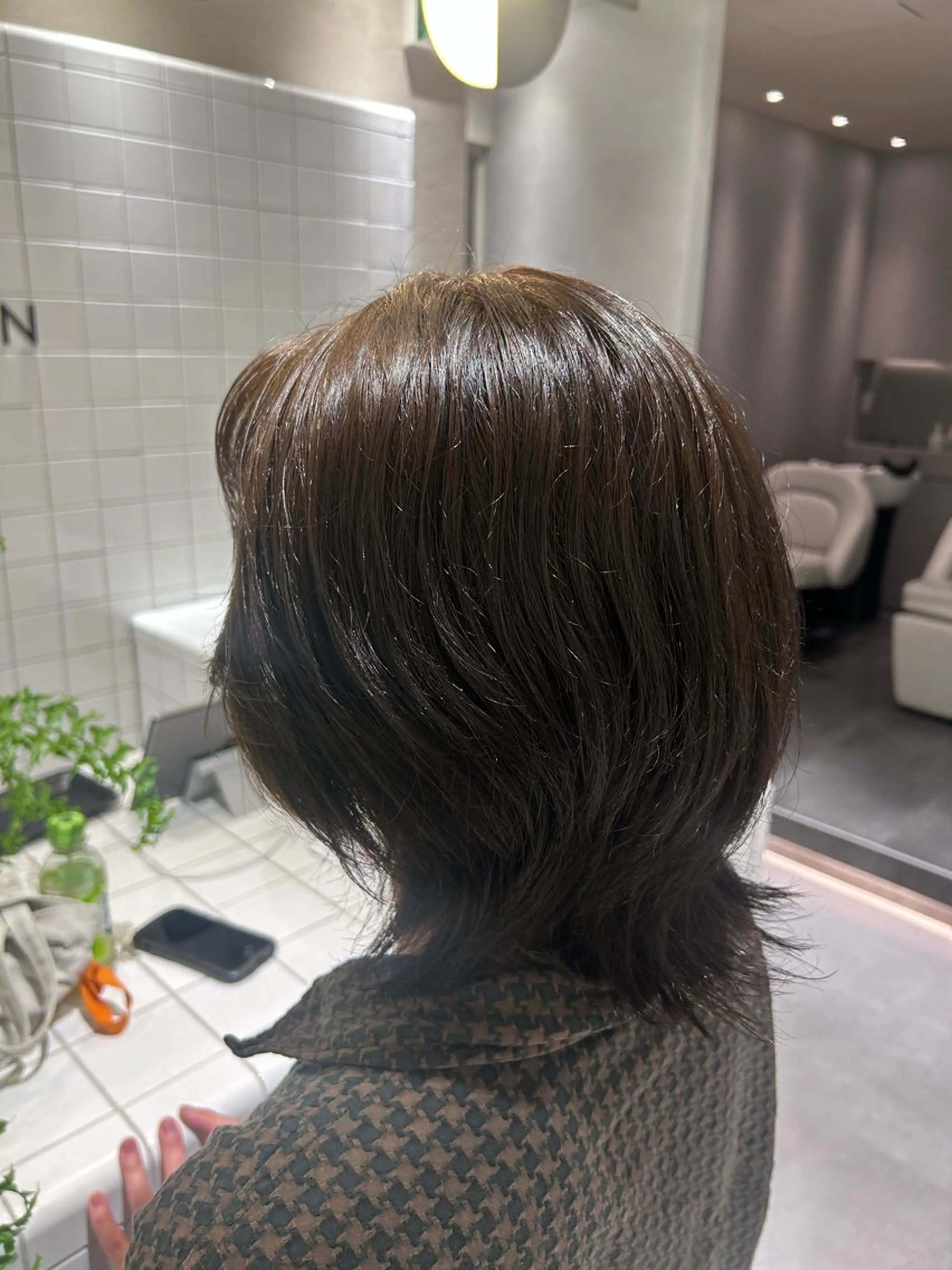 ショート カラー オリーブカラー ヘアカラー トリートメント SALOWIN 新宿三丁目me+所属・レイヤー/ボブ/ 髪質改善/石井ハルカのヘアスタイル