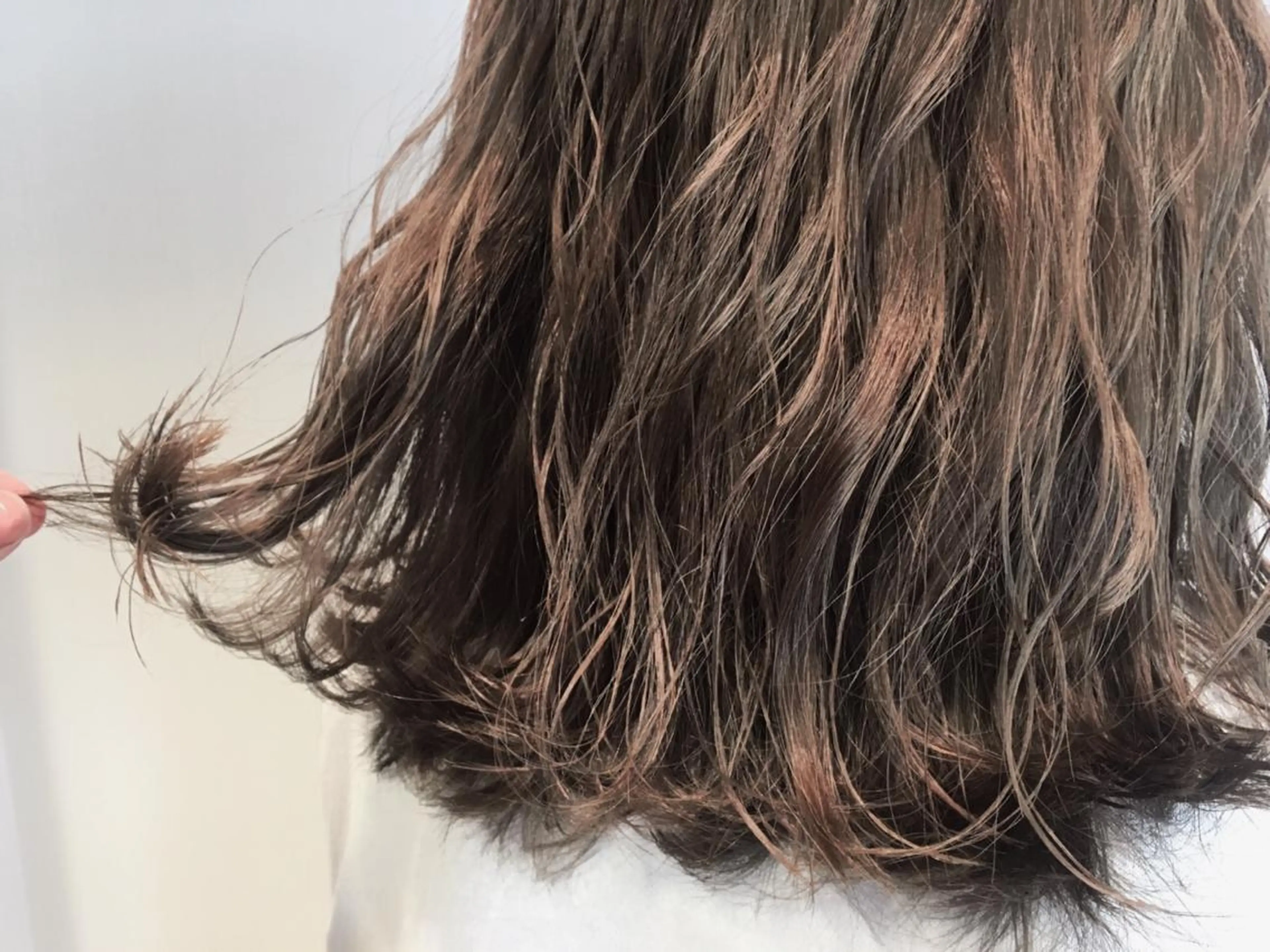 ミディアム カラー パーマ ヘアアレンジ アッシュ ハイライトカラー ピンクカラー ピンクアッシュ ハイライト moku所属・【mokuオーナー】 すずきちはるのヘアスタイル