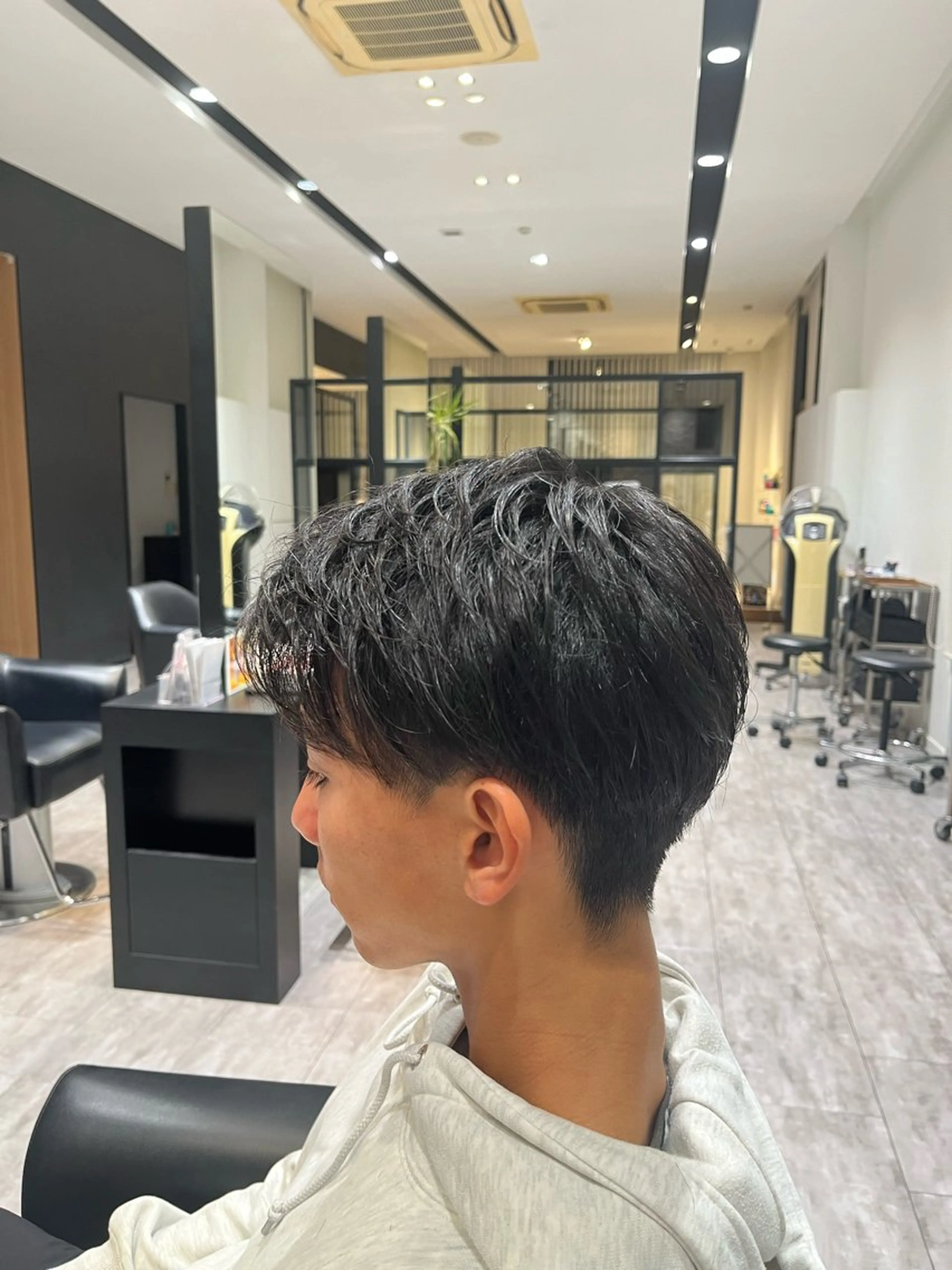 メンズ センターパート 亀井 慎太郎のヘアスタイル