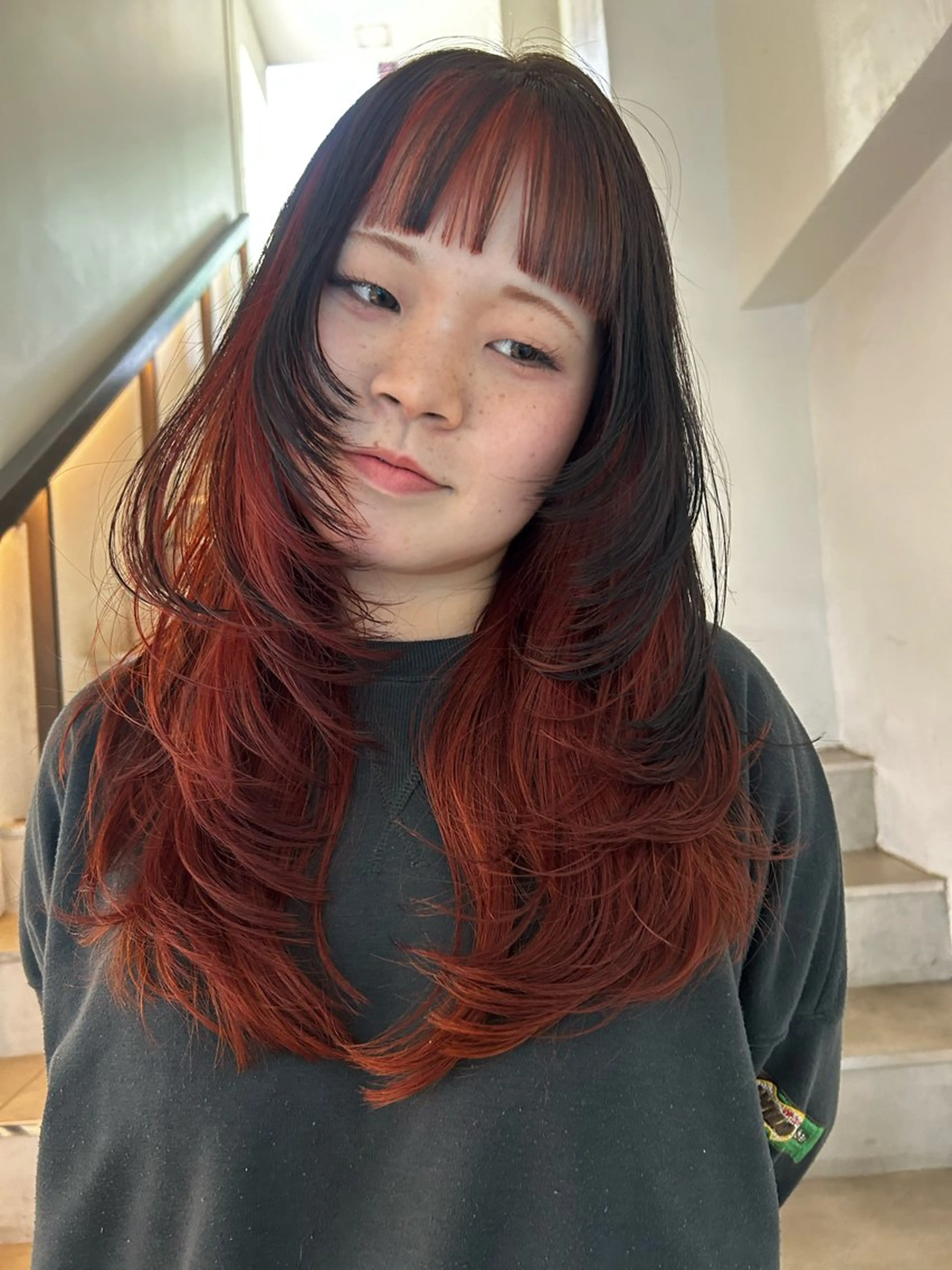 ミディアム カラー ヘアカラー 🌟暖色系ハイトーン 🌟AIのヘアスタイル