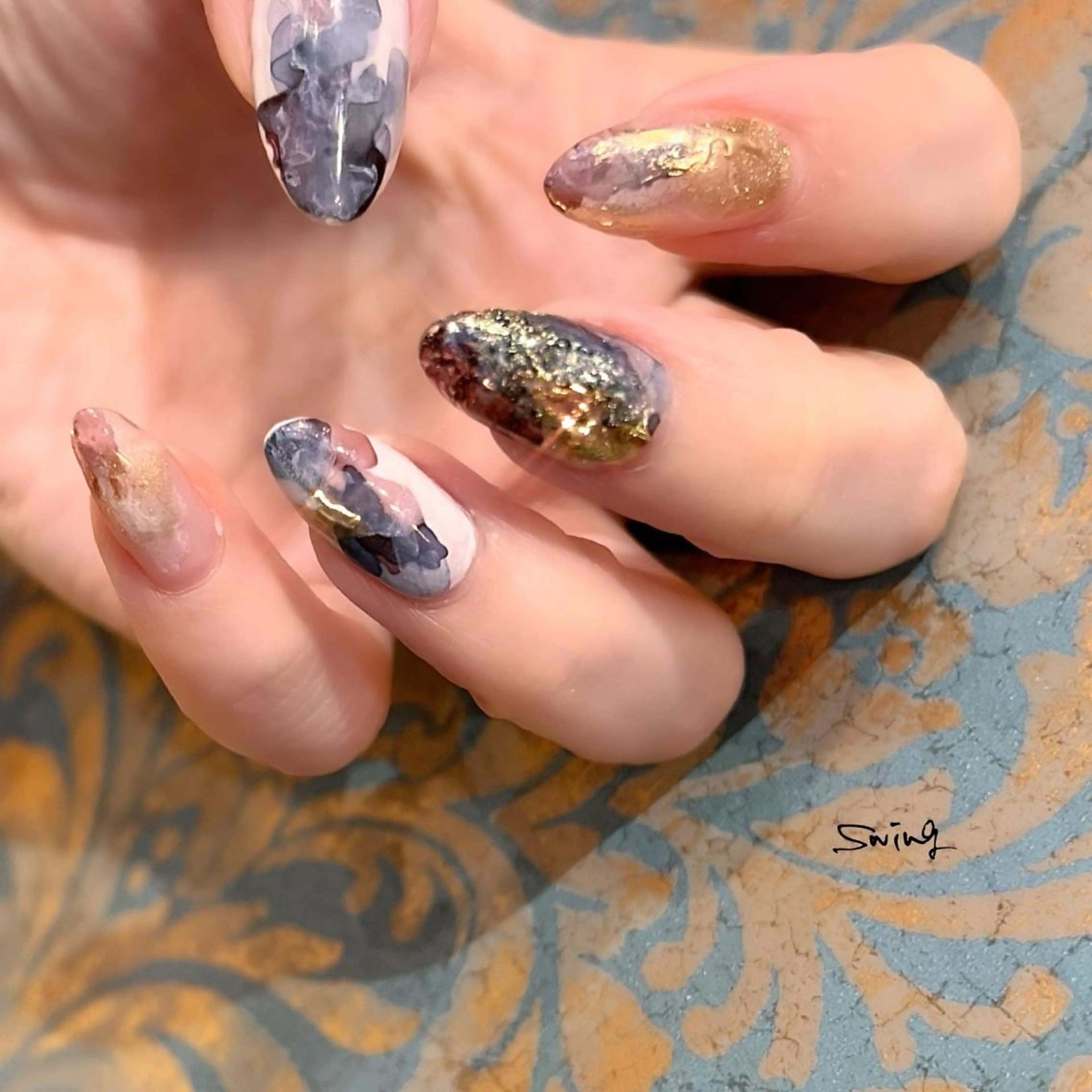 ネイル ブラウン ネイビー ニュアンスネイル SWING Nail Salon所属・Yoshida Takakoのネイルデザイン