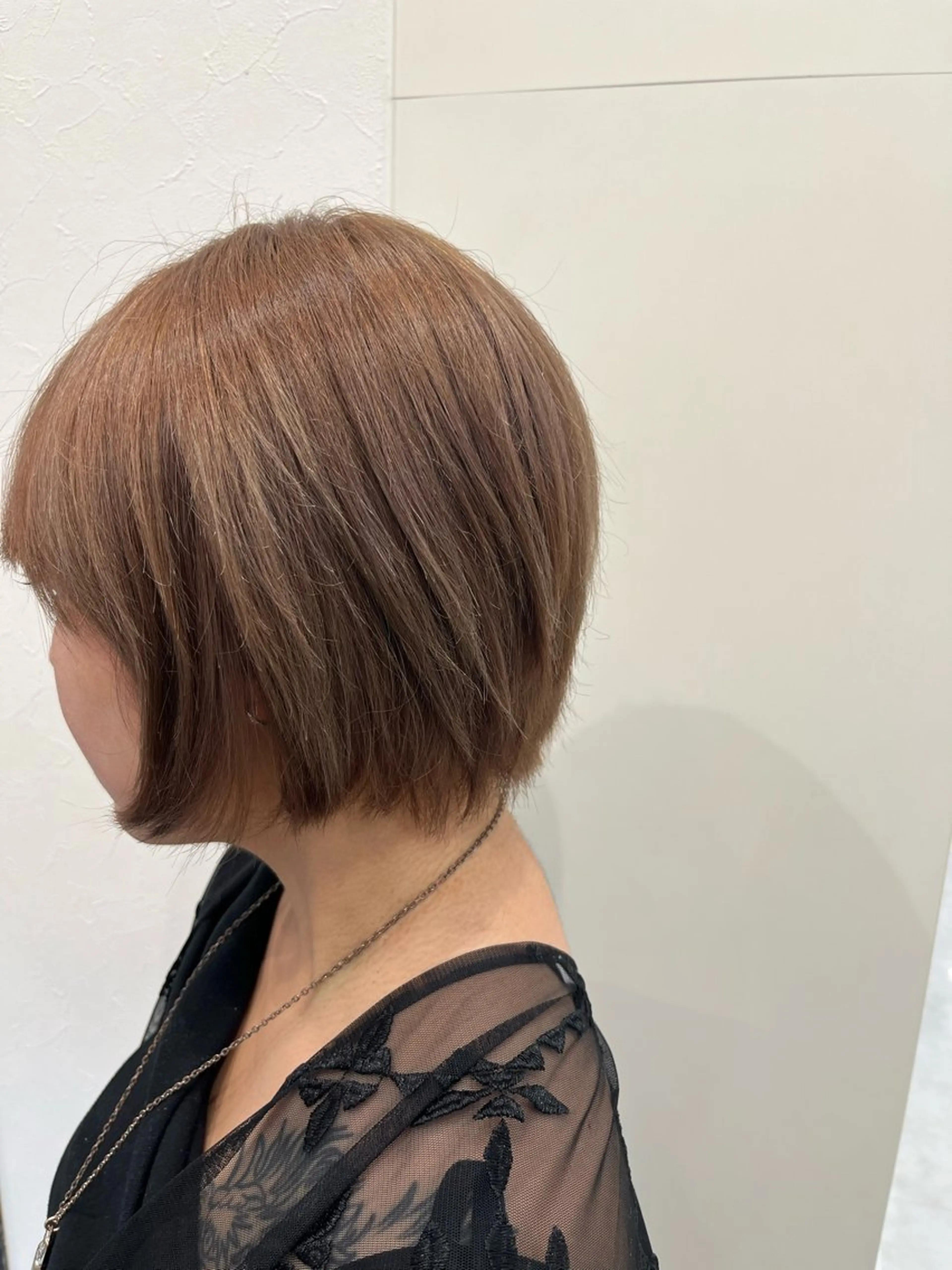 ショート カラー ベージュカラー ミルクティーベージュ カット ヘアカラー 山森 大地のヘアスタイル
