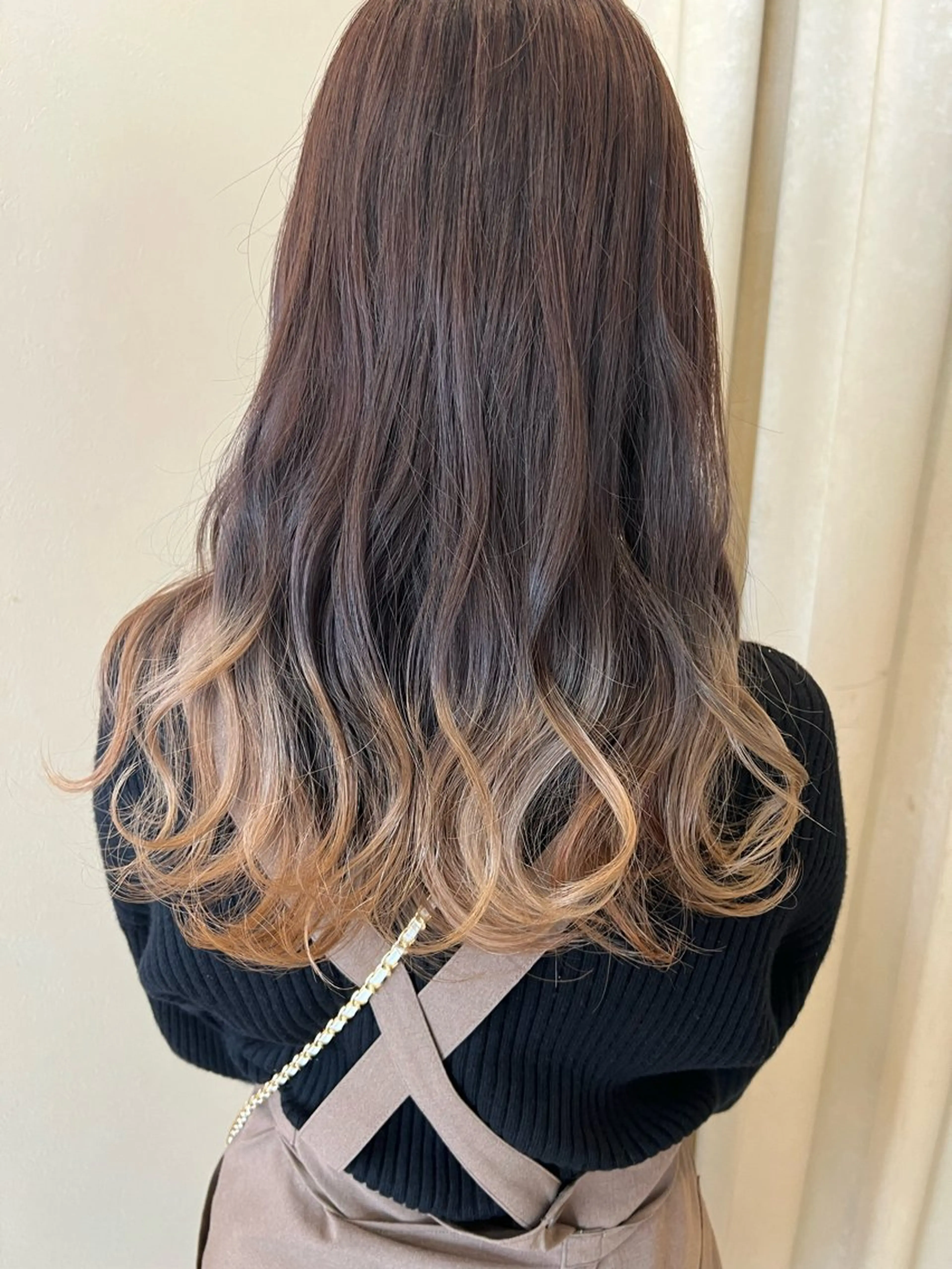 ロング カラー ベージュカラー グラデーションカラー グレージュ ラベンダーカラー ラベンダーグレージュ ヘアカラー 友田 未来のヘアスタイル