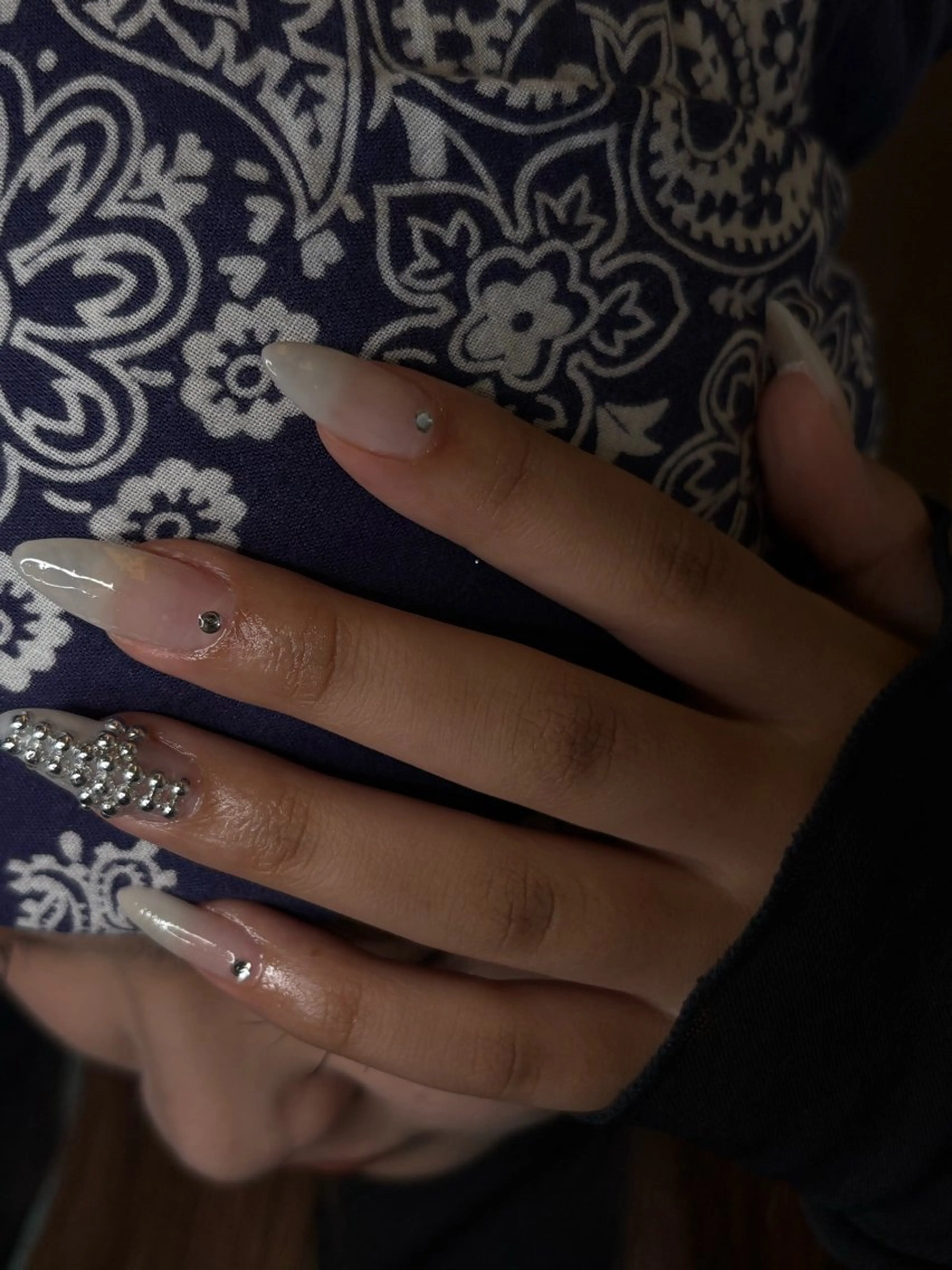 ネイル ワンカラーネイル シルバー シンプルネイル ハンドネイル mood mitsukiのネイルデザイン