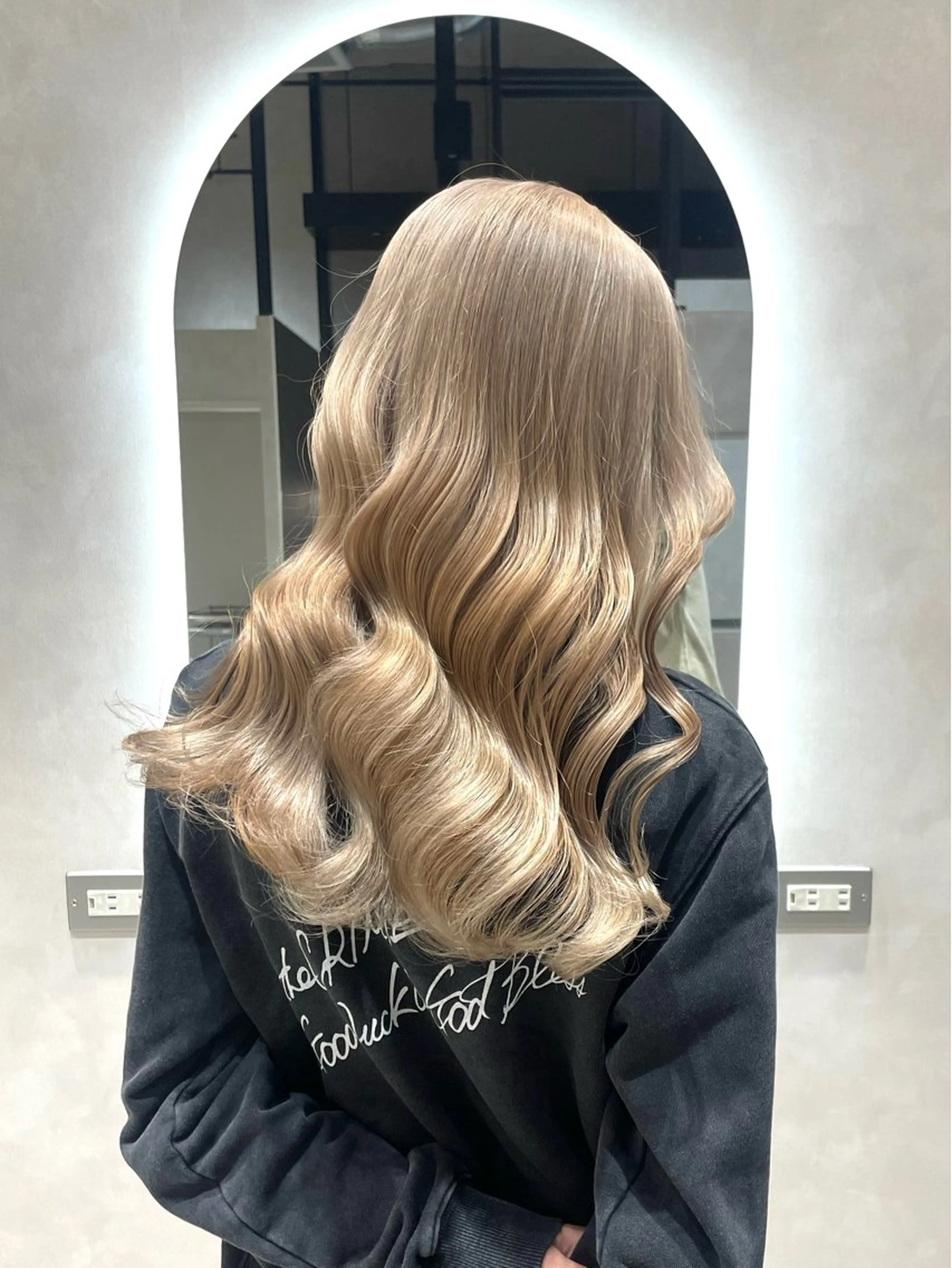 ロング DEAN豊橋店所属・🩵シオリ/透明感/ ハイトーン🩵のヘアスタイル