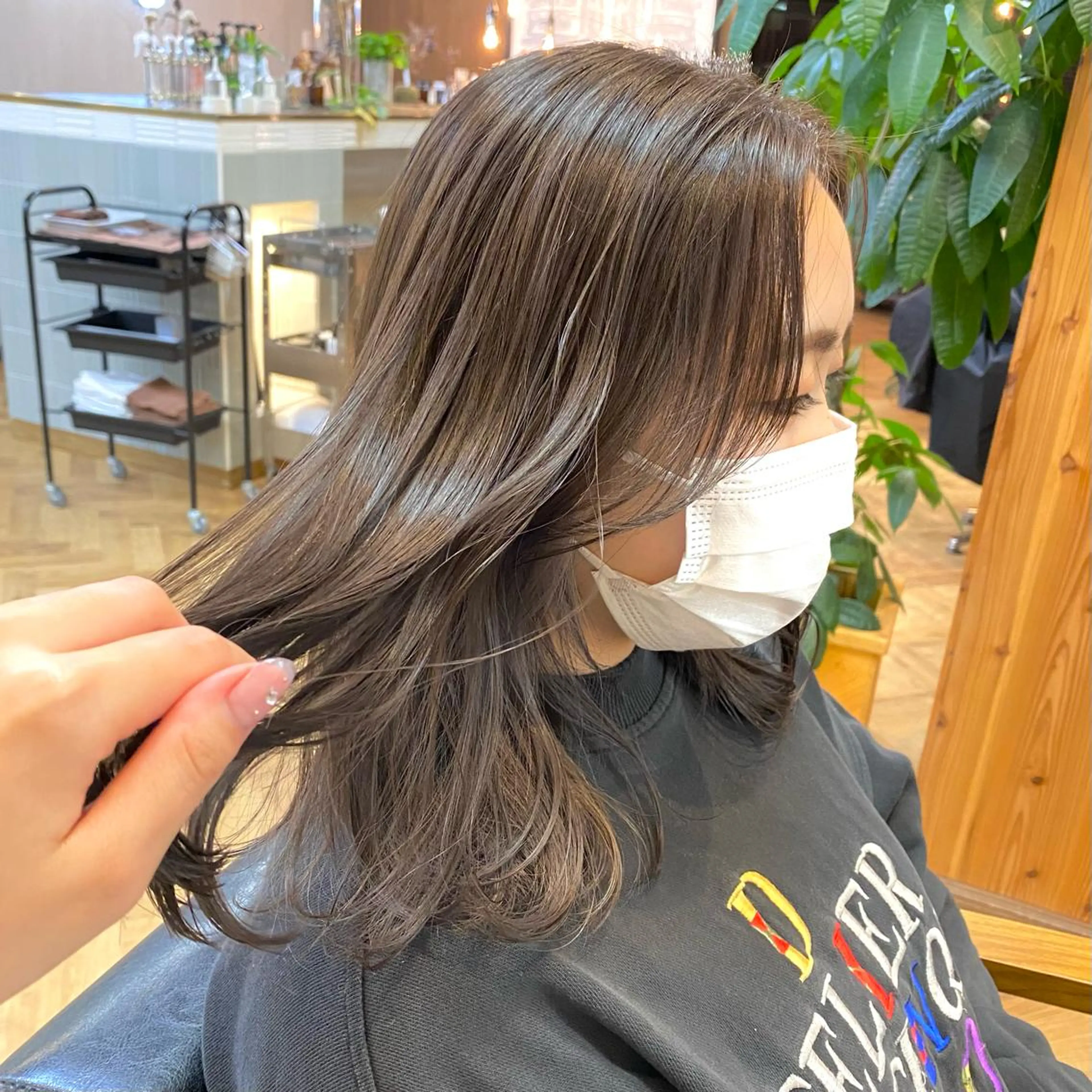 セミロング カラー パーマ ヘアアレンジ メンズ キッズ ネイル マツエク・マツパ EMANON梅田店所属・前川 朋香のヘアスタイル