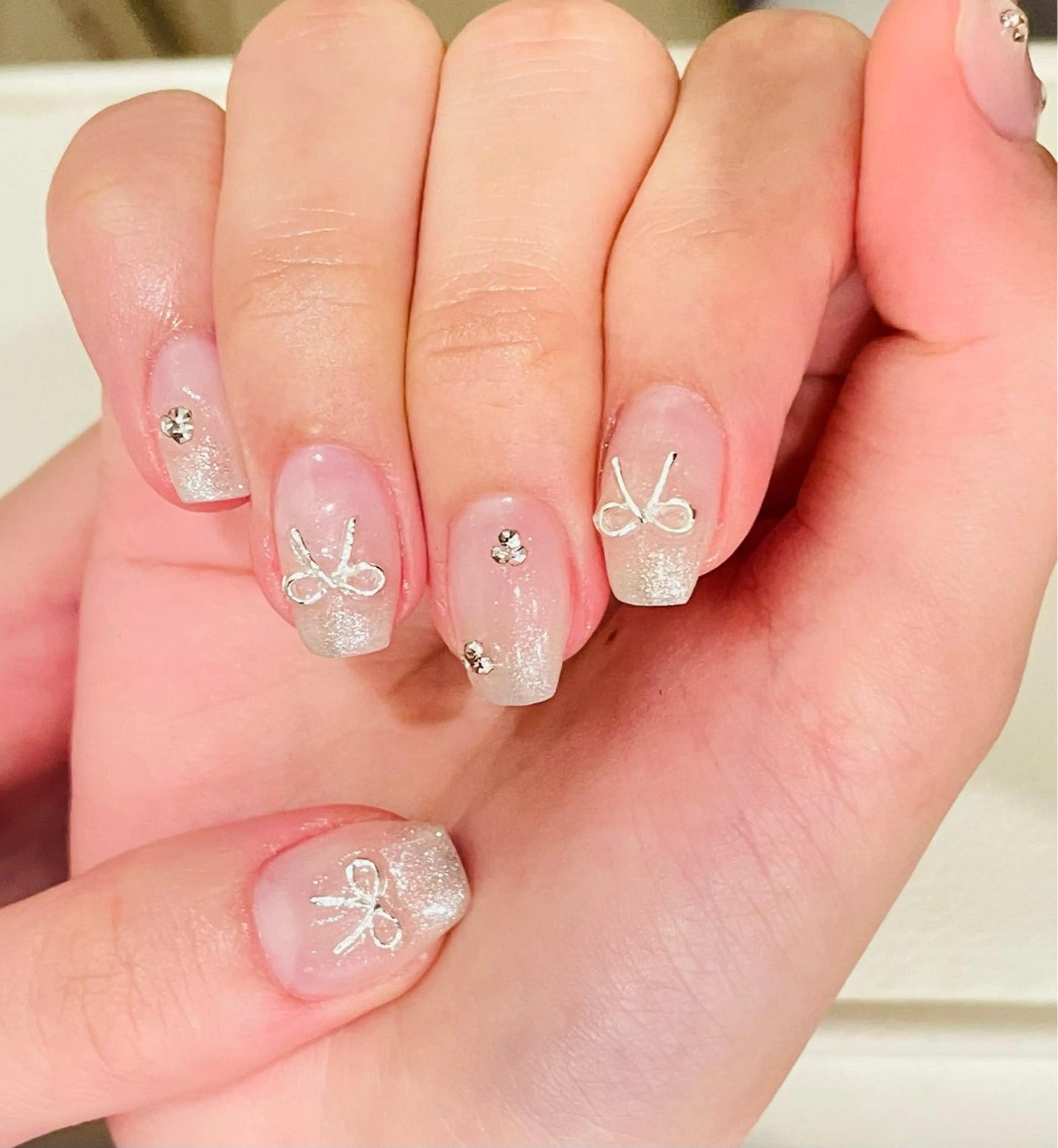 ネイル オーロラネイル チークネイル フレンチネイル ガラスフレンチ グラデーション H&B 楊のネイルデザイン