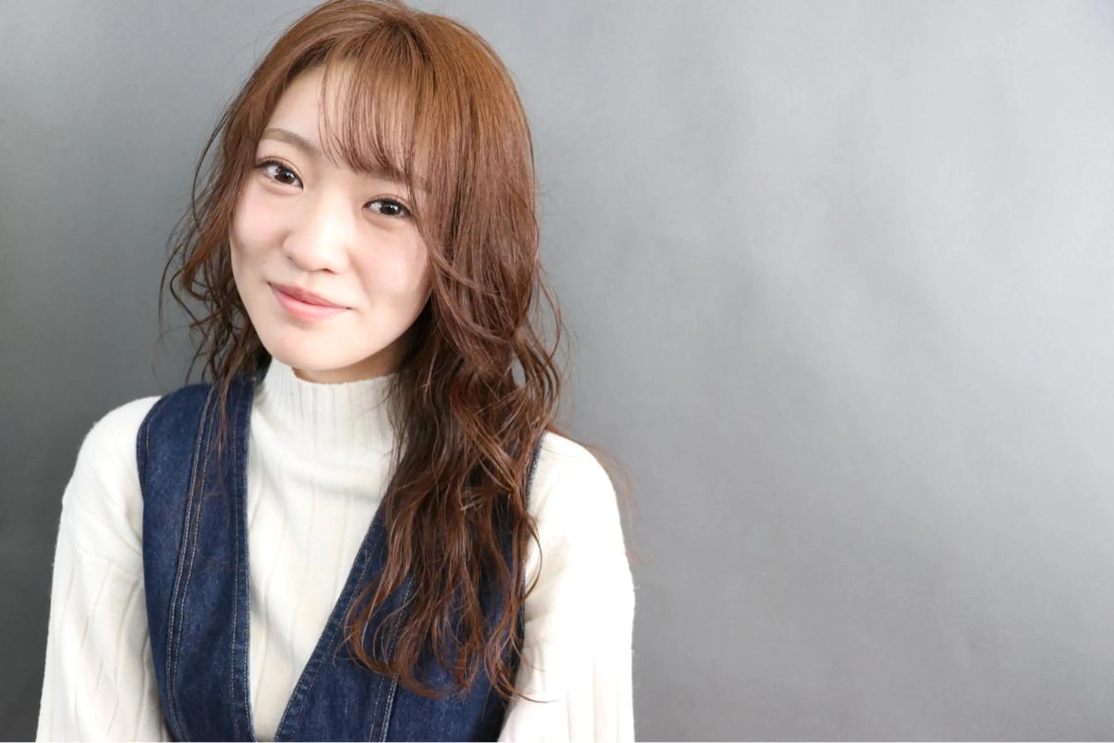 ロング カラー ベージュカラー ブリーチ 透明感カラー ブリーチなしカラー シルバー カット ヘアカラー 遊人所属・濱口 健二のヘアスタイル