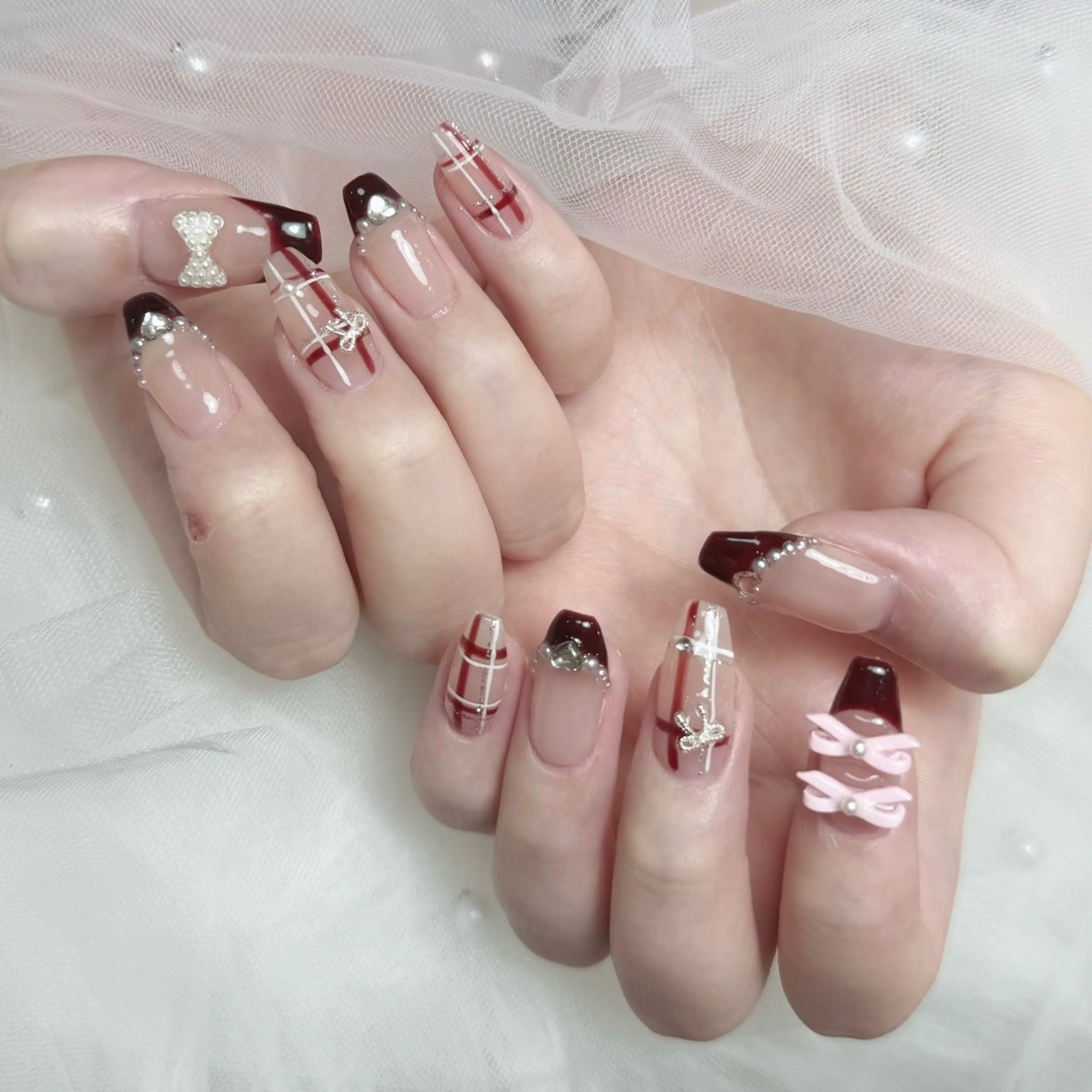 ネイル フレンチネイル ジェルネイル キラキラネイル 韓国ネイル マグネットネイル Julli nail studio所属・Julli NailStudioのネイルデザイン