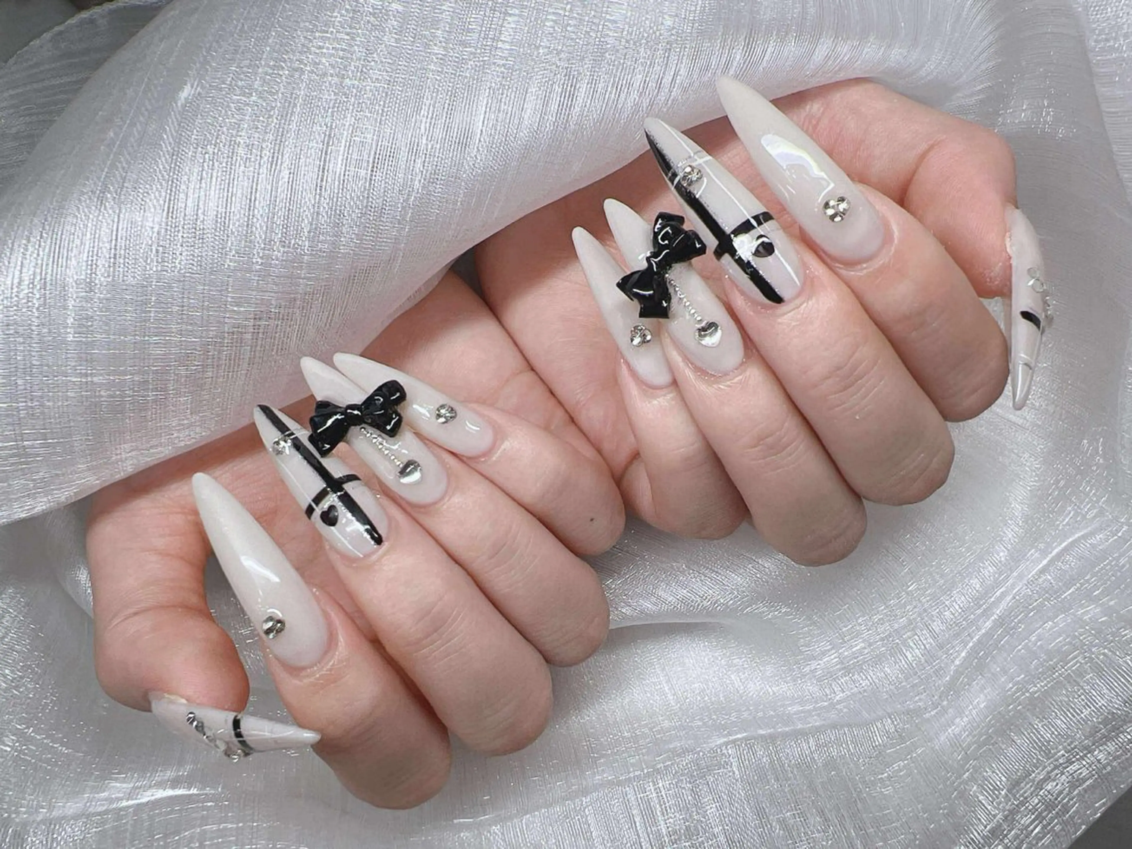 ネイル 長さ出し グラデーション 卒業式 キラキラネイル マグネットネイル ハンドネイル Lee Nailsのネイルデザイン