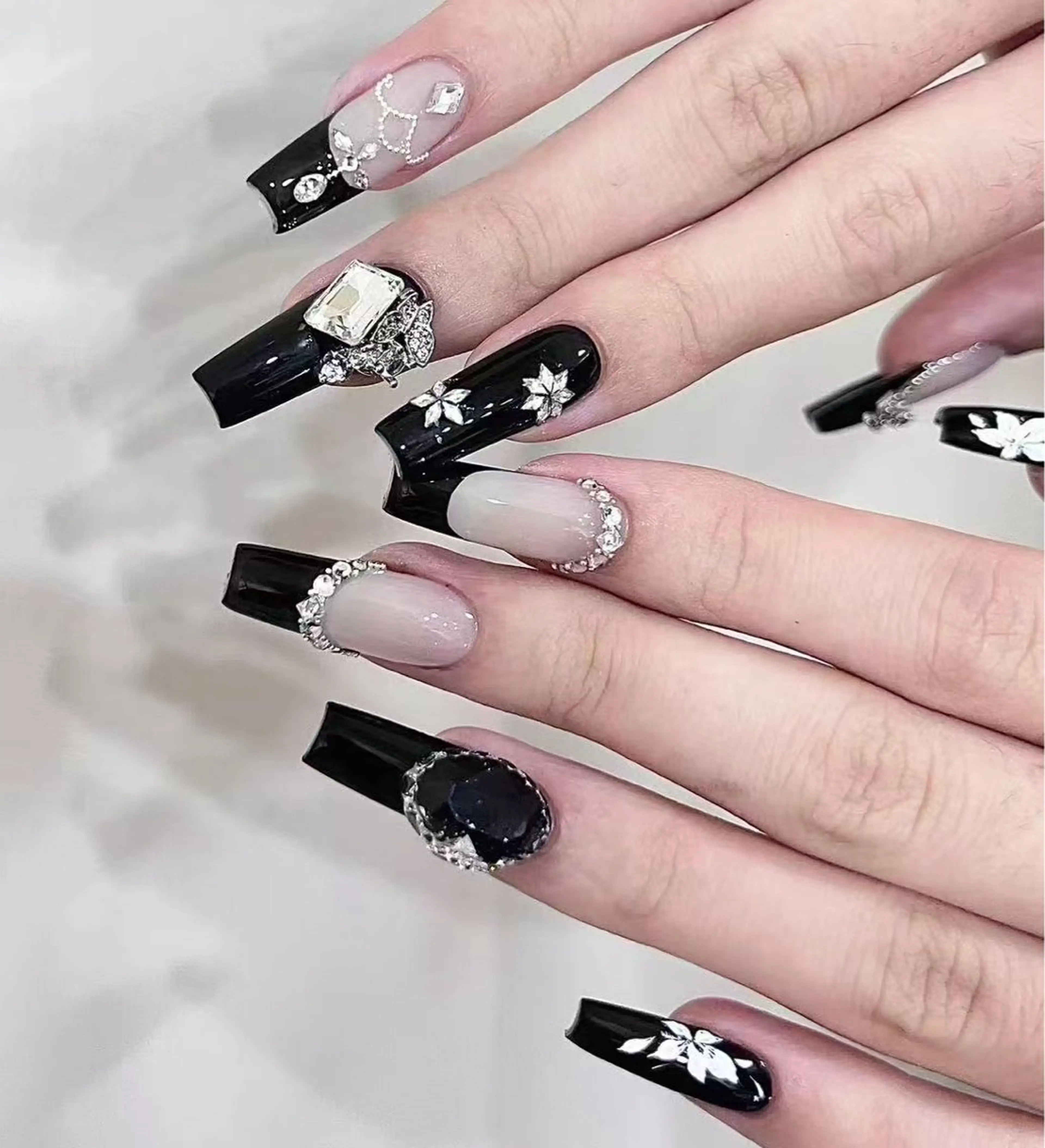 ネイル オーロラネイル フラワーネイル フットネイル フレンチネイル ジェルネイル ハンドネイル BabyYouMi nailのネイルデザイン